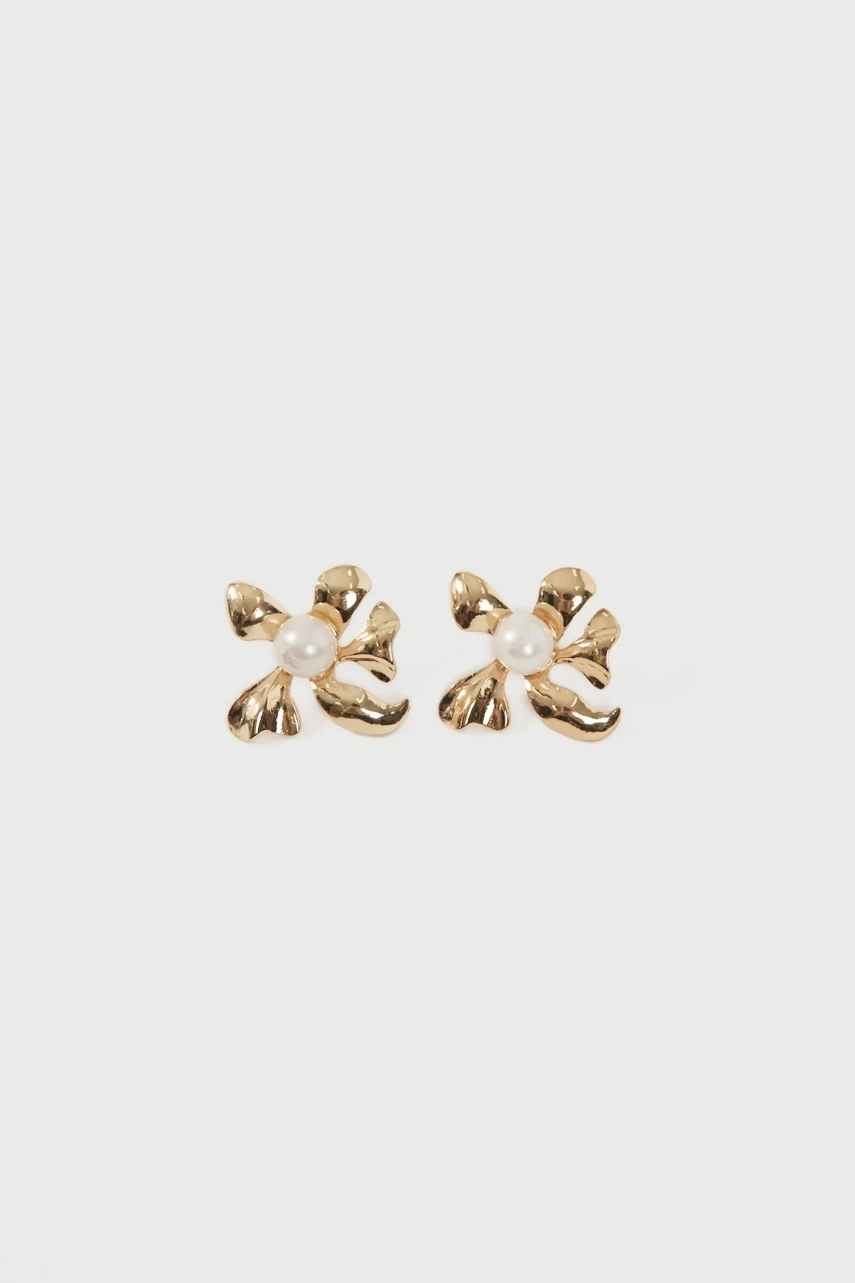 Perfect Stranger Pearl Flower Stud Earring 18K Gold Plated - Image 2