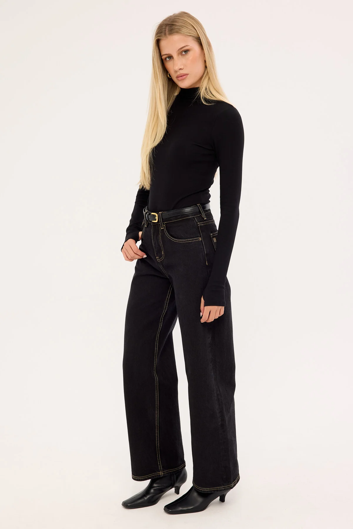 Perfect Stranger Petite Mid Rise Baggy Jean Washed Black - Image 4