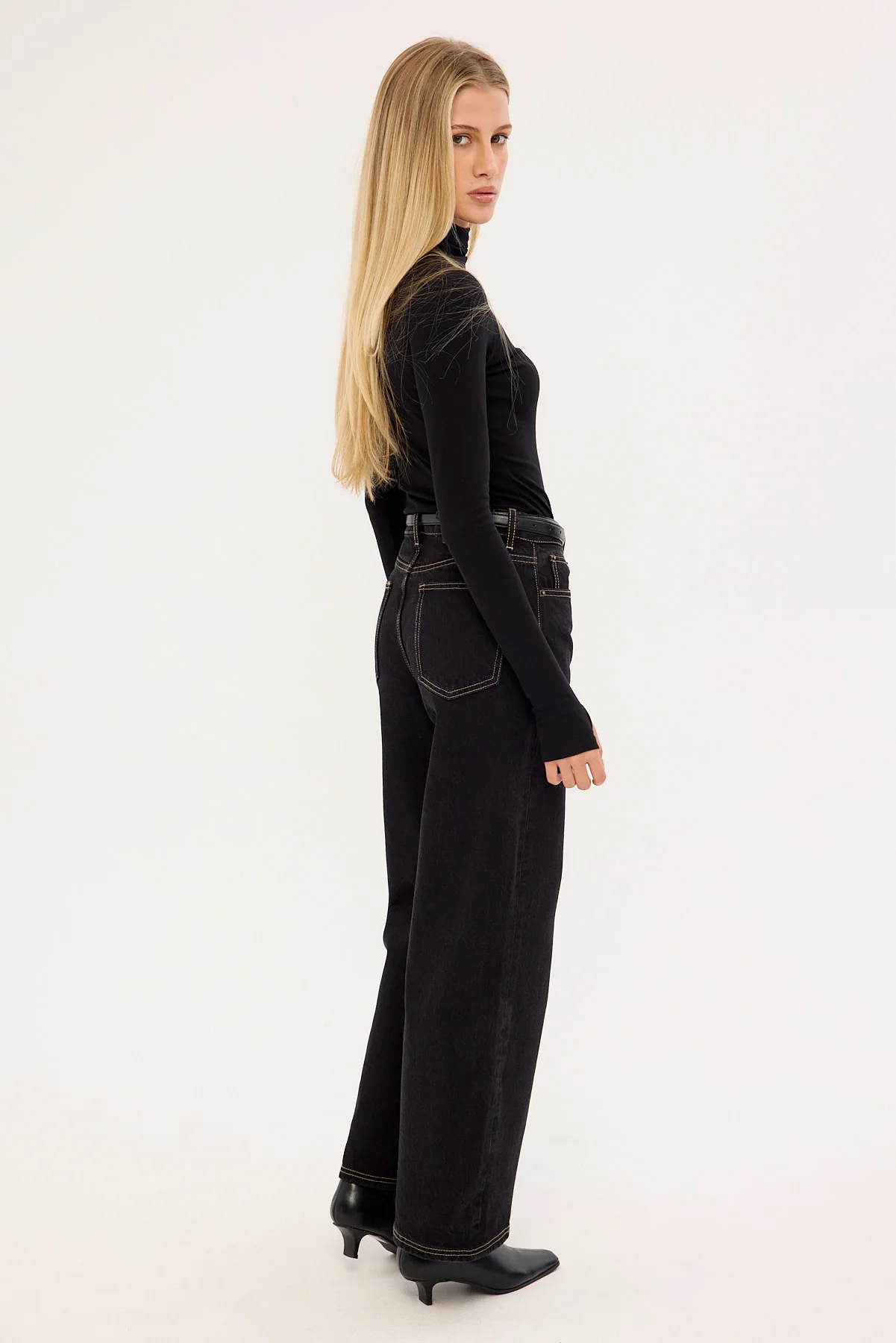 Perfect Stranger Petite Mid Rise Baggy Jean Washed Black - Image 5