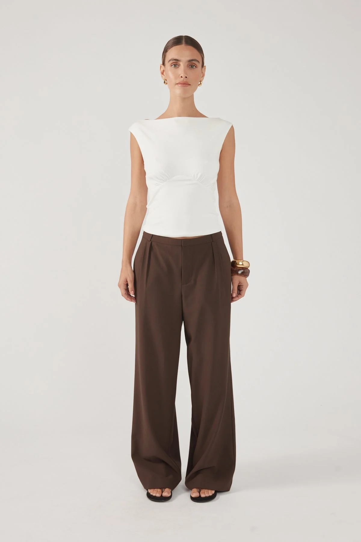 Perfect Stranger Rae Low Rise Pleated Pant Brown
