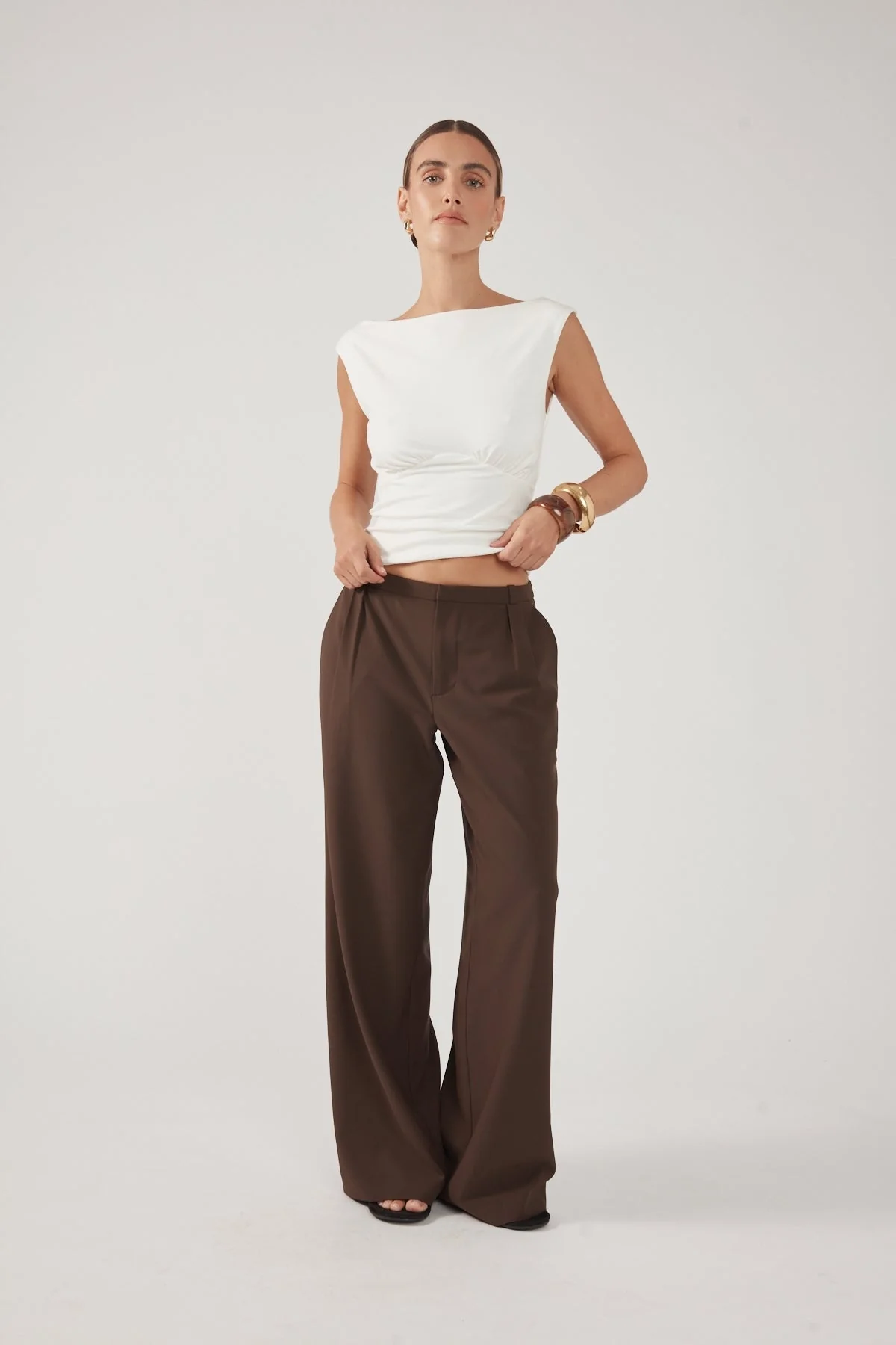 Perfect Stranger Rae Low Rise Pleated Pant Brown - Image 2