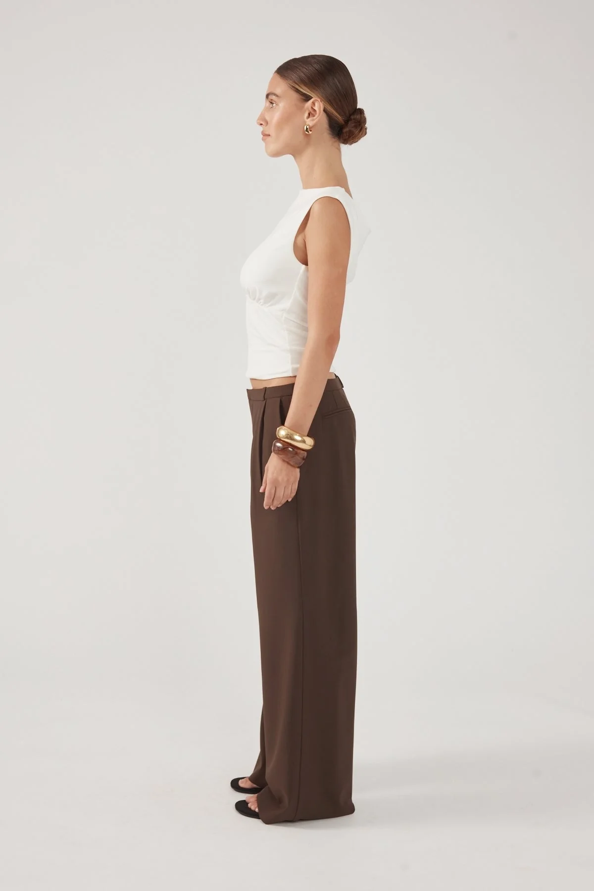 Perfect Stranger Rae Low Rise Pleated Pant Brown - Image 4