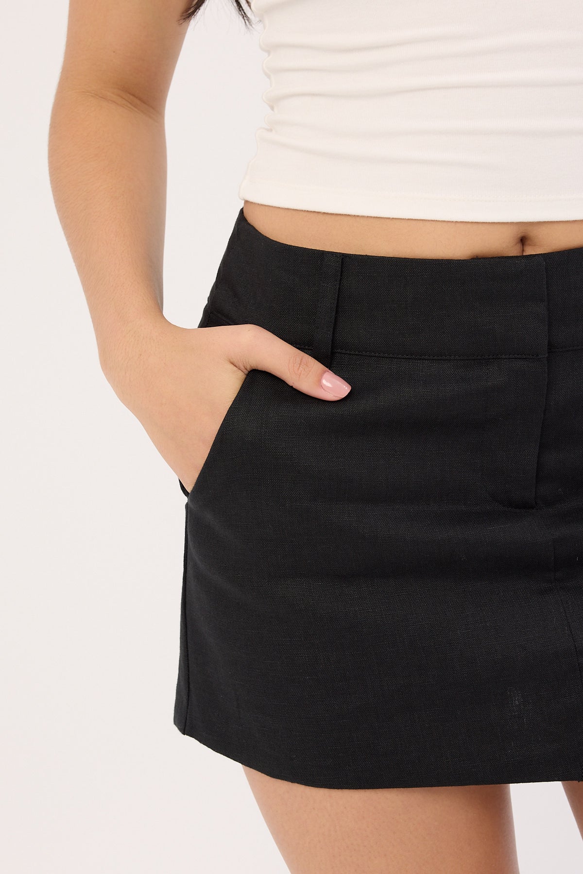 Perfect Stranger Valencia Mid  Rise Linen Skort Black - Image 5