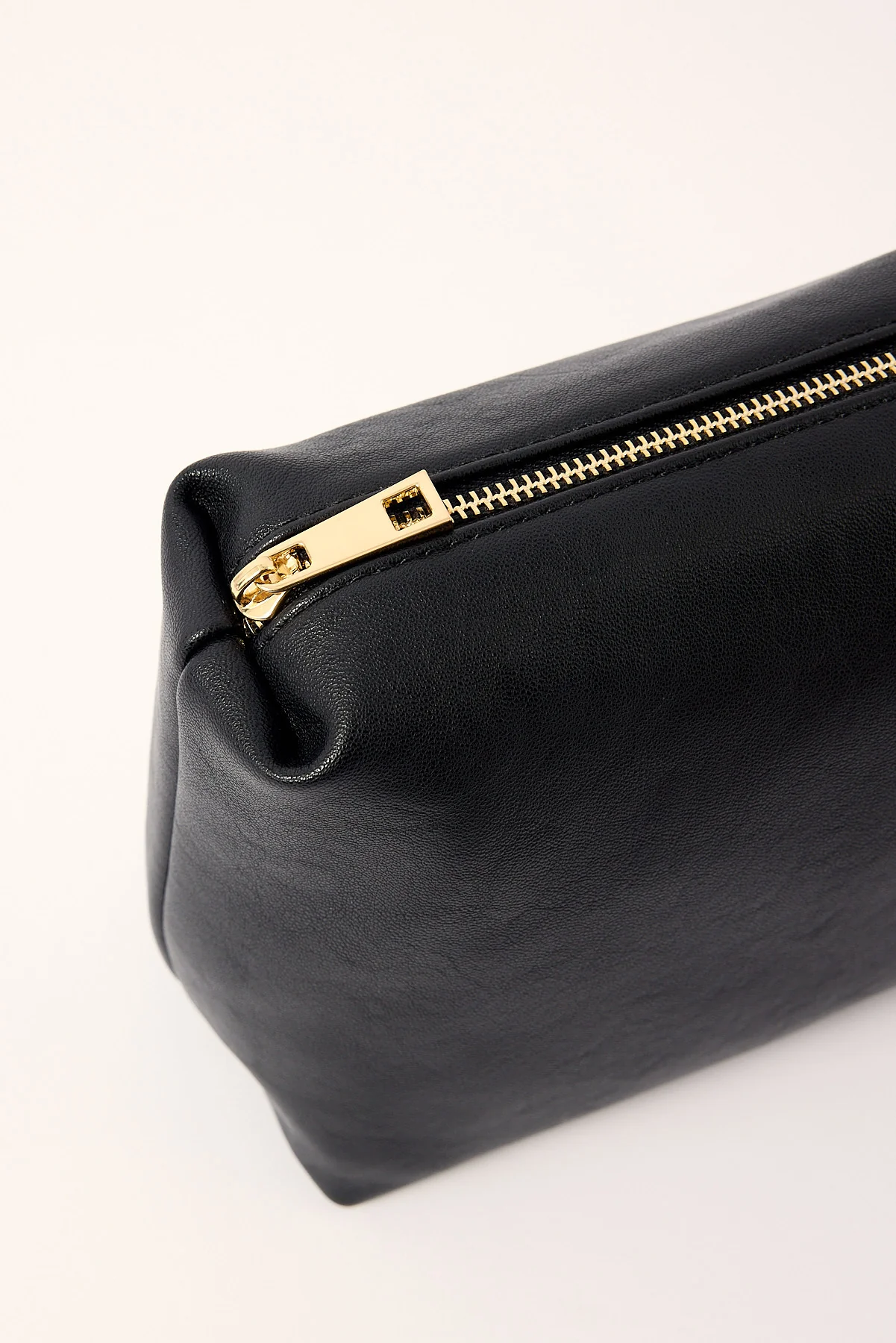 Peta + Jain KISMET HOBO BAG WITH POUCH Grainy Black - Image 7