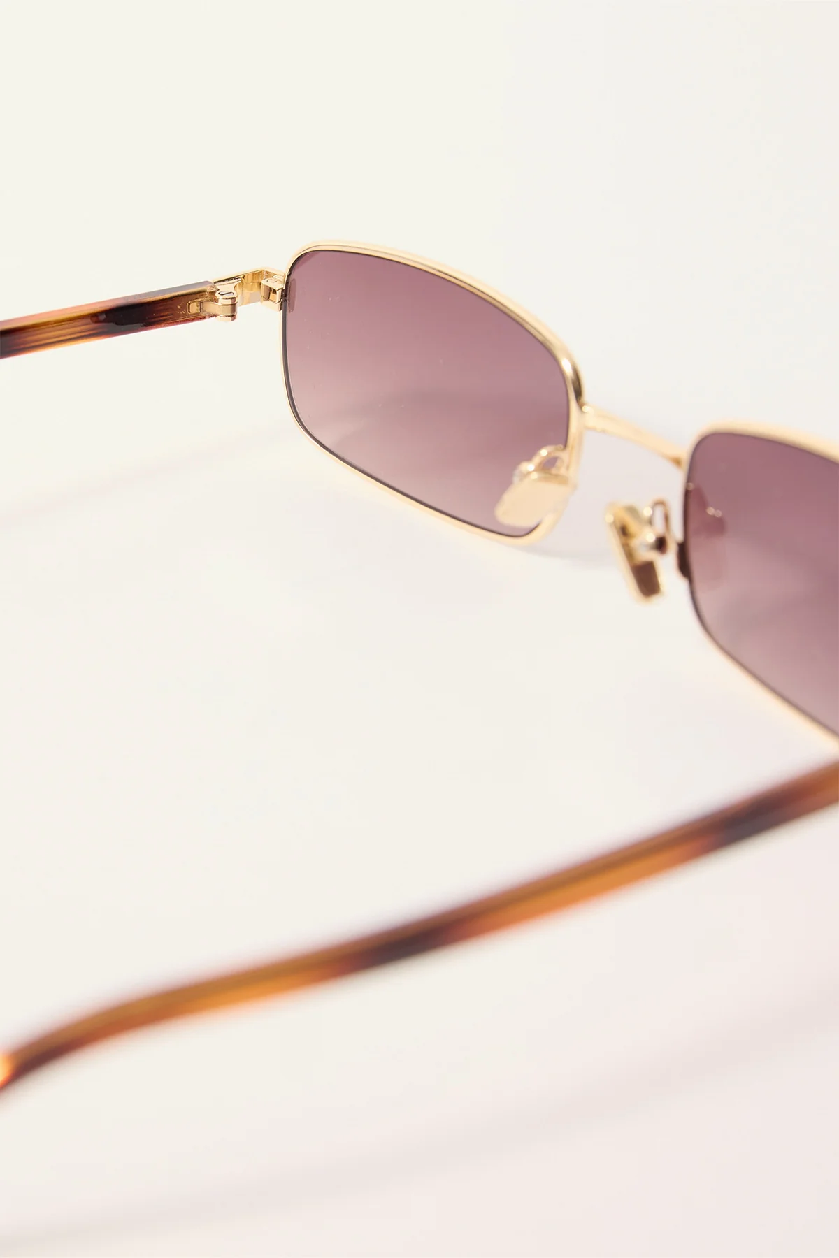 Reality Eyewear Vibes Town Gold/Smoke Lens - Image 3