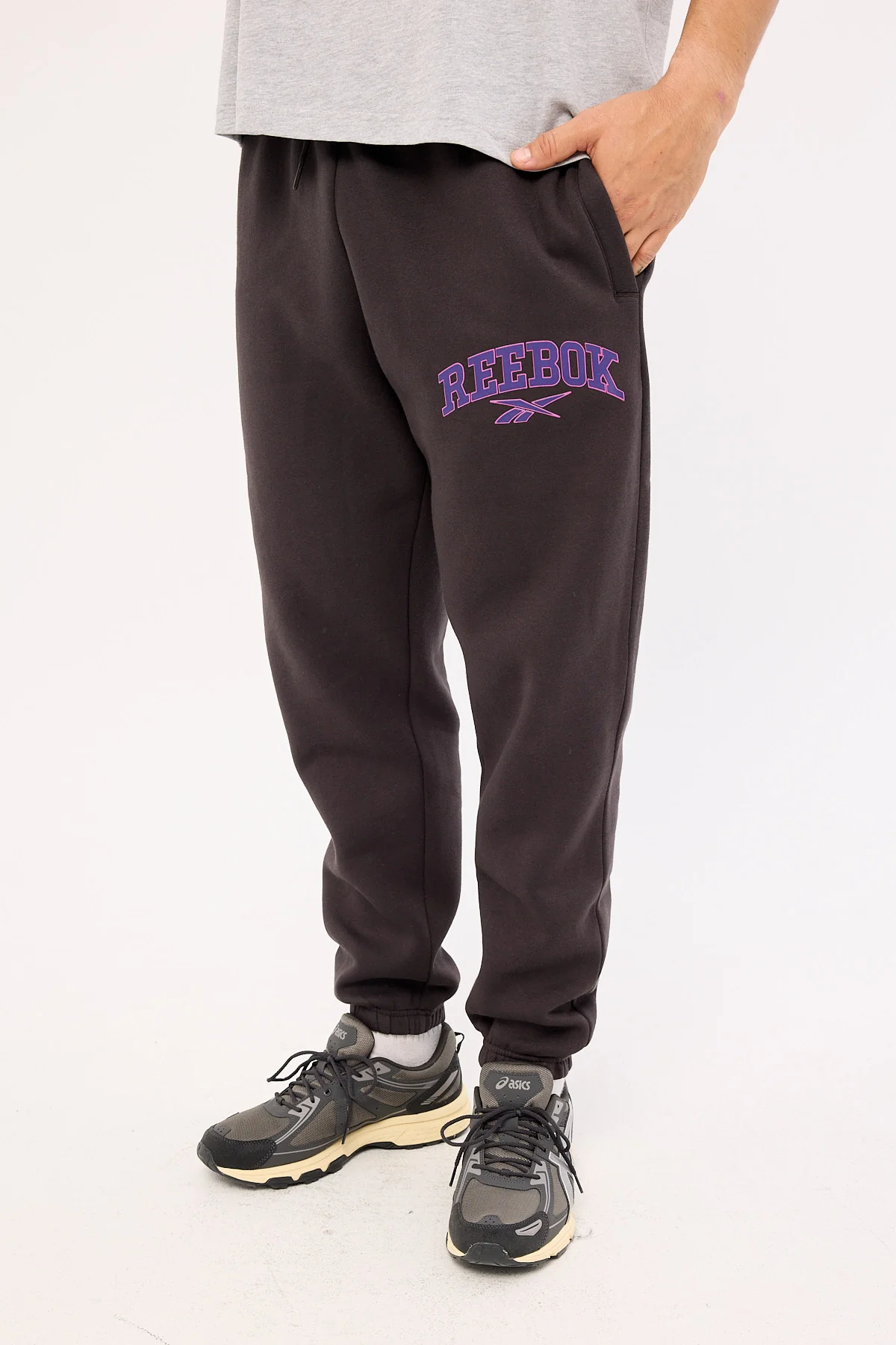 Reebok Phillip Varsity Jogger Washed Black - Image 2