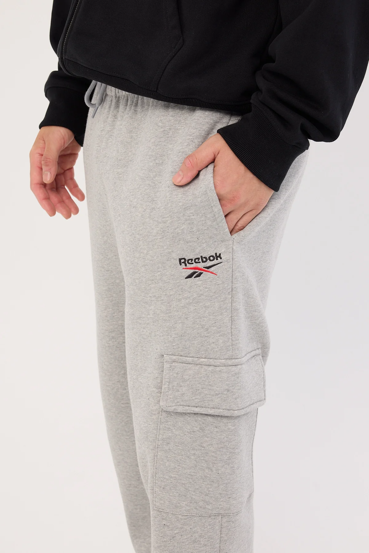 Reebok Ri Sl Oh Cargo Pant Mgrey Heather/Vector Red - Image 8
