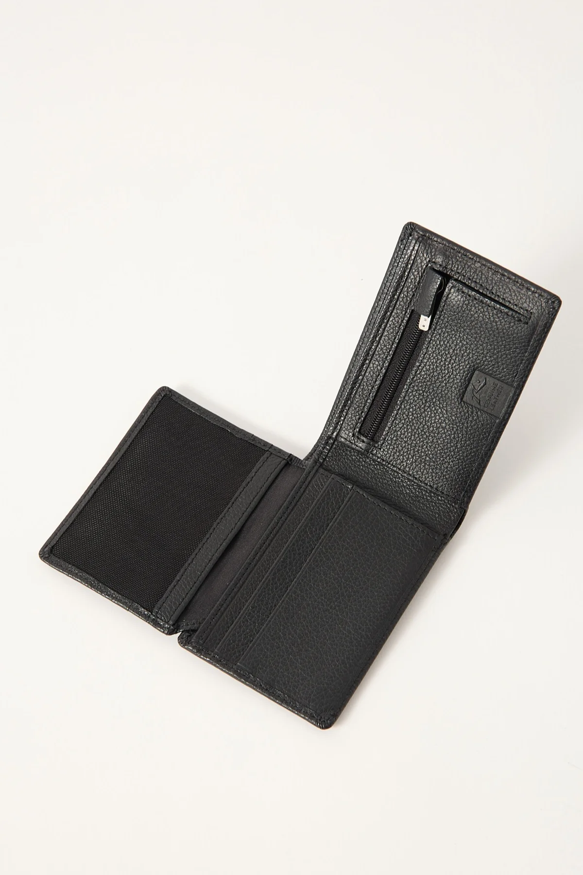 Rusty Busted Leather Wallet Black - Image 4