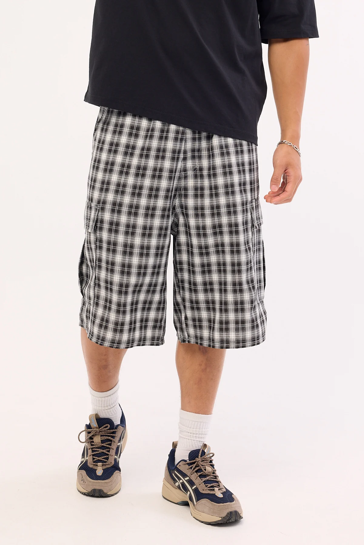 Rusty Screwdriva Elastic Cargo Short Black - Image 3