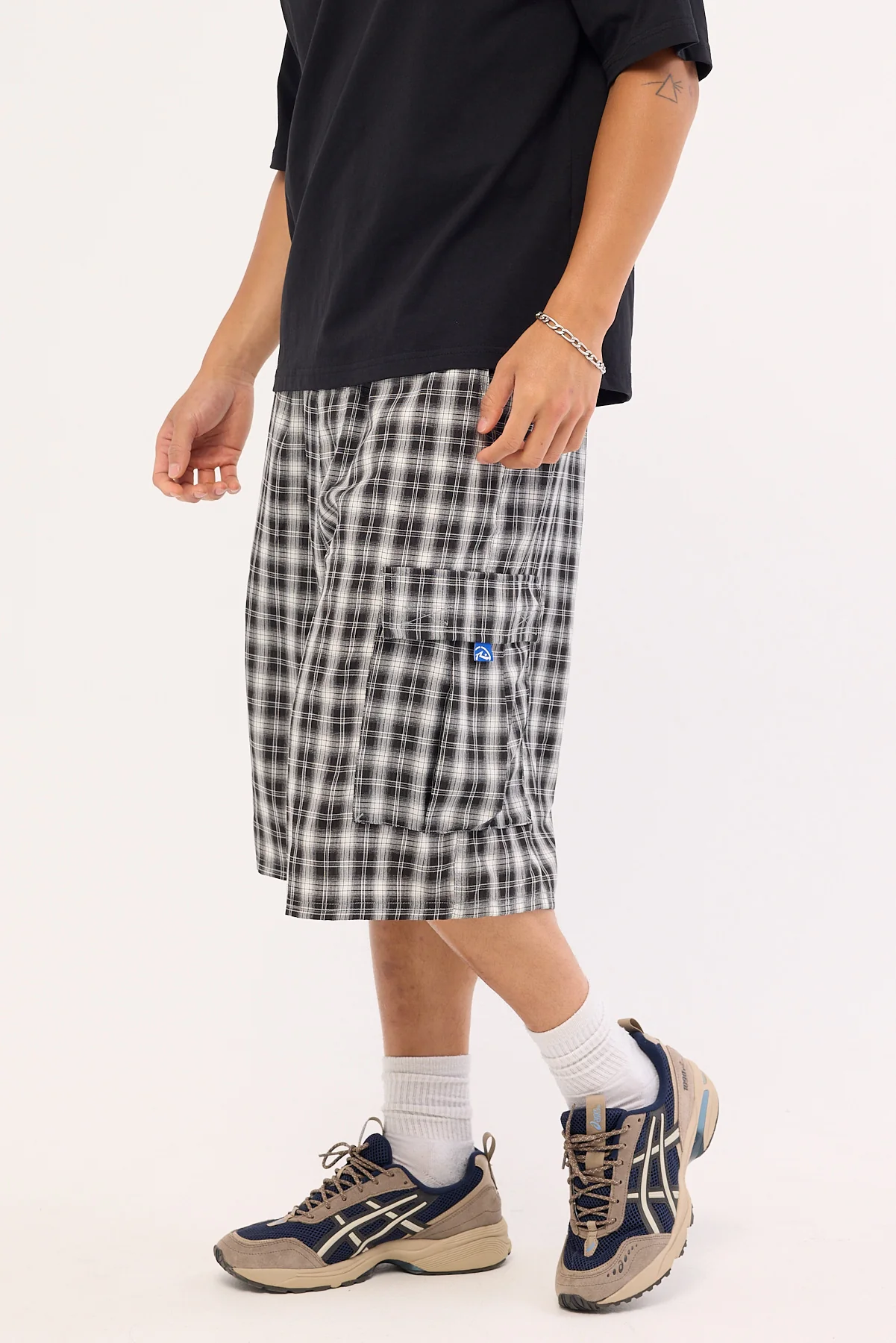Rusty Screwdriva Elastic Cargo Short Black - Image 4