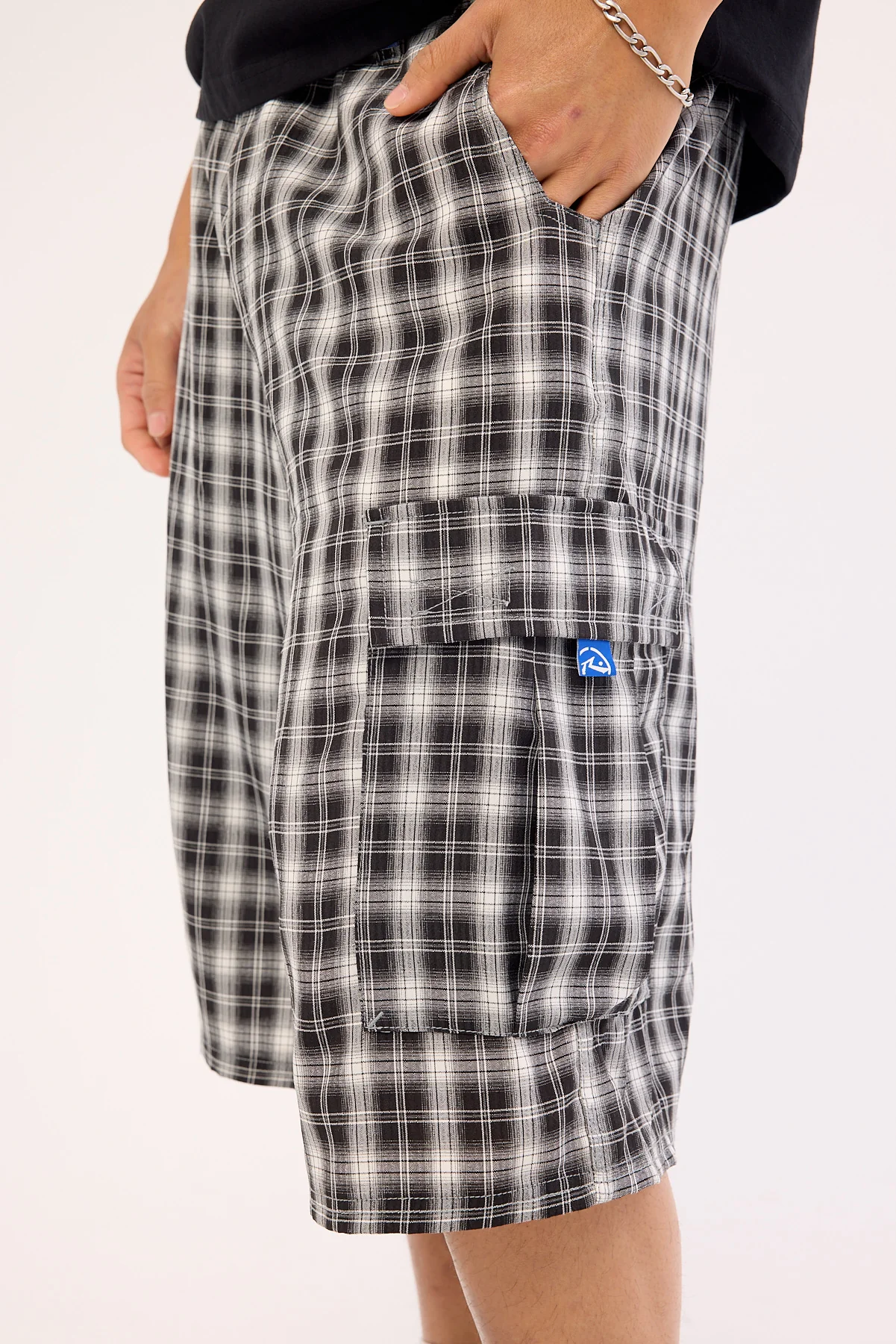 Rusty Screwdriva Elastic Cargo Short Black - Image 7