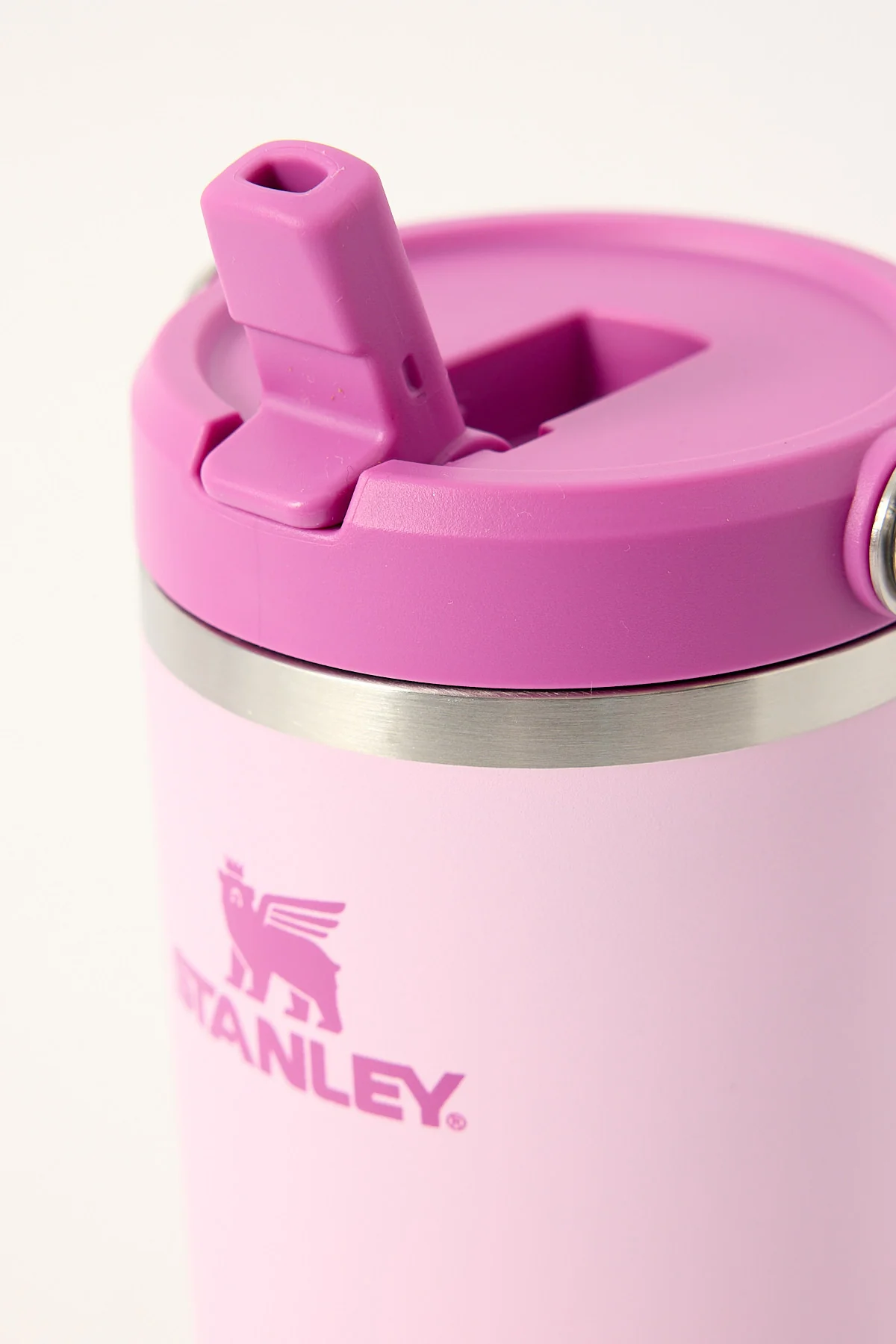 Stanley Classic Iceflow Flipstraw Tumbler 30oz Cherry Blossom - Image 3