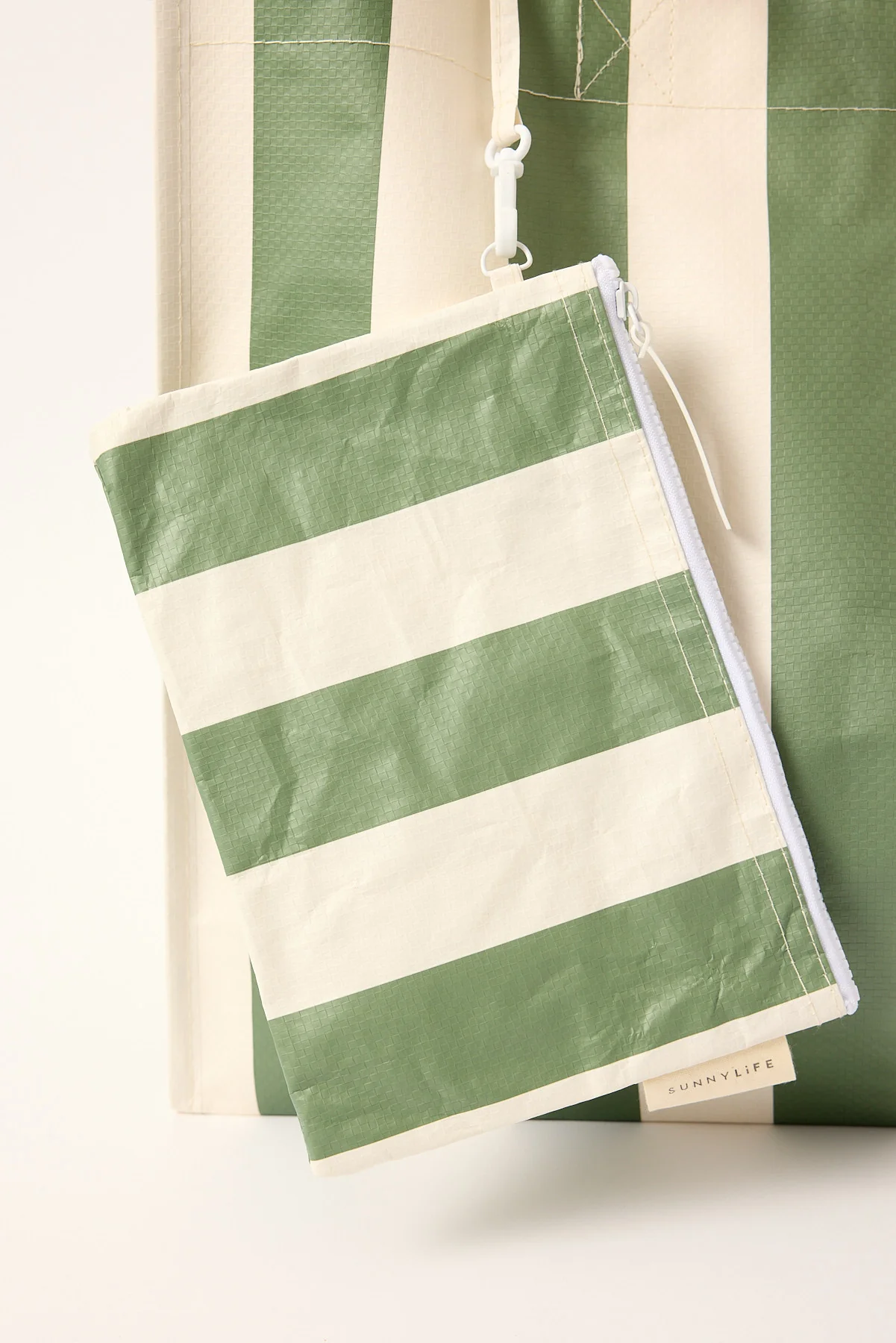 Sunnylife Carryall Beach Bag The Vacay Olive Stripe - Image 2