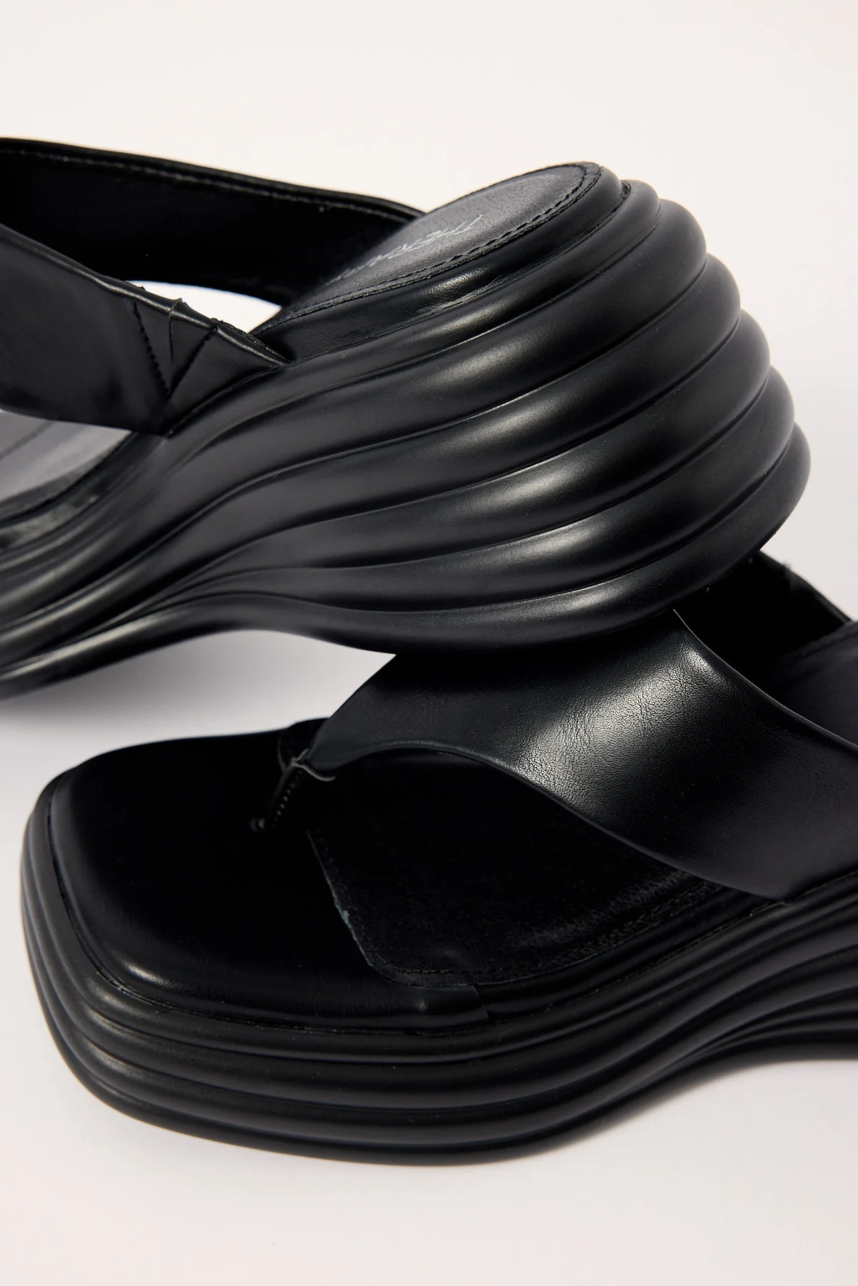 Therapy Frame Thong Wedge Slide Black - Image 4