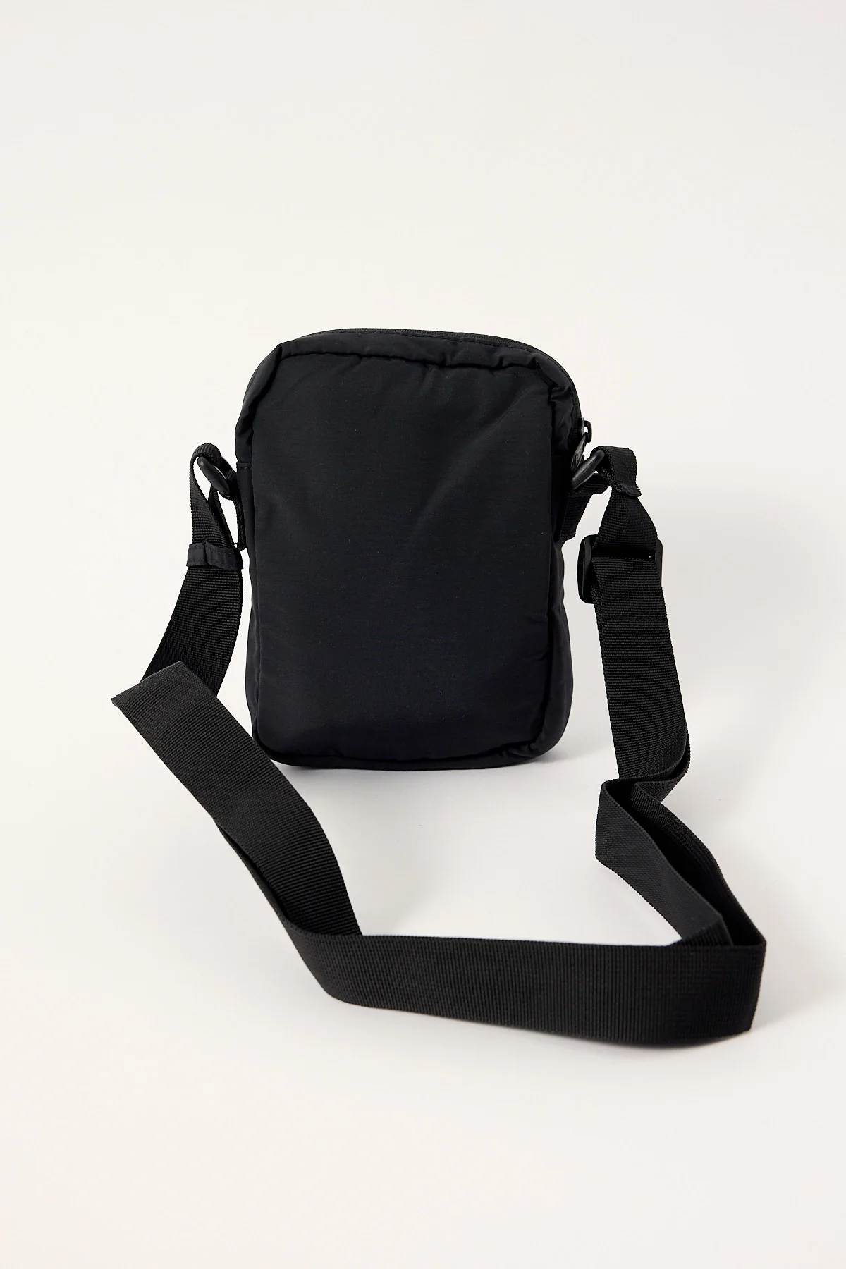 Thrills Century Shoulder Pouch Black - Image 3