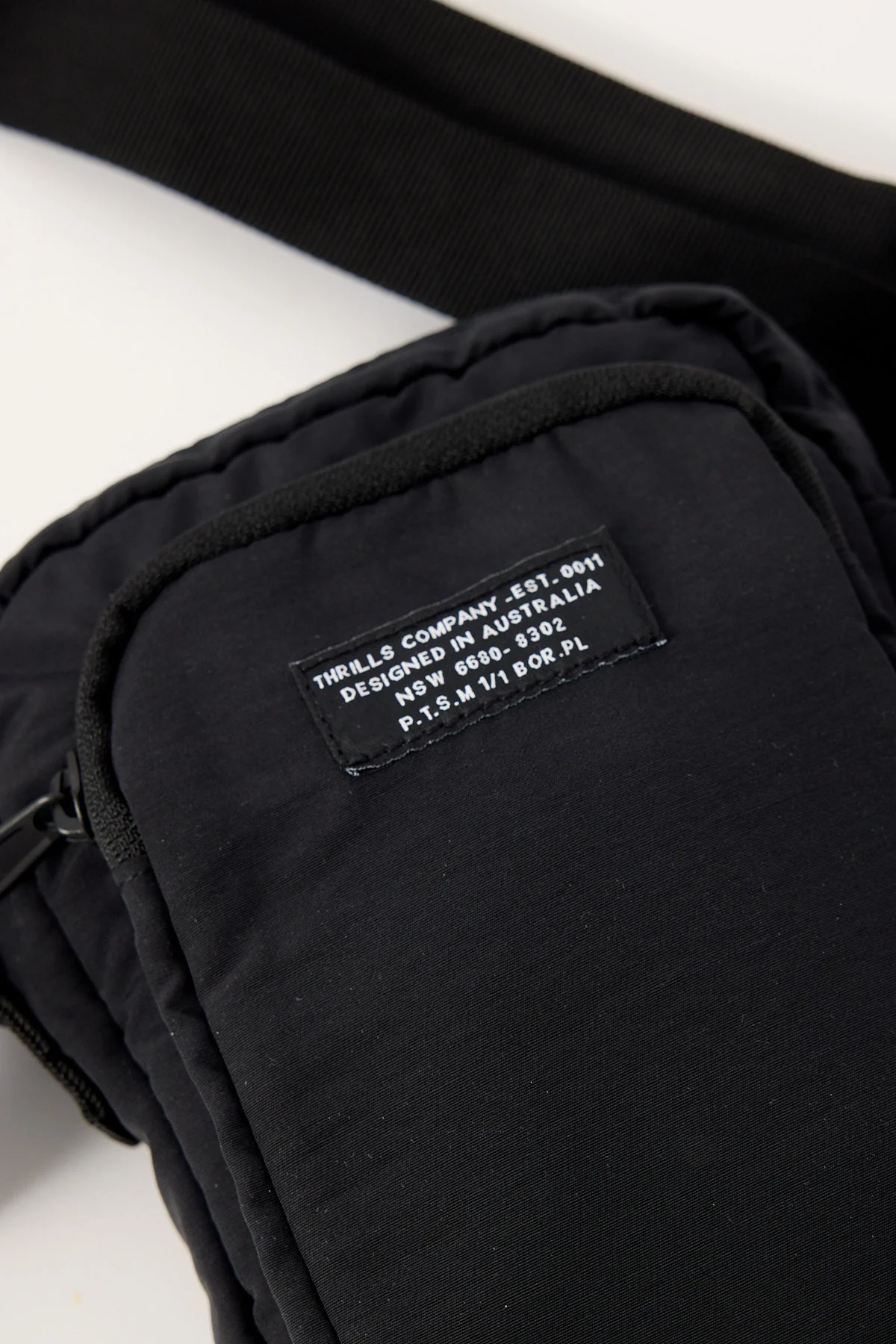 Thrills Century Shoulder Pouch Black - Image 4