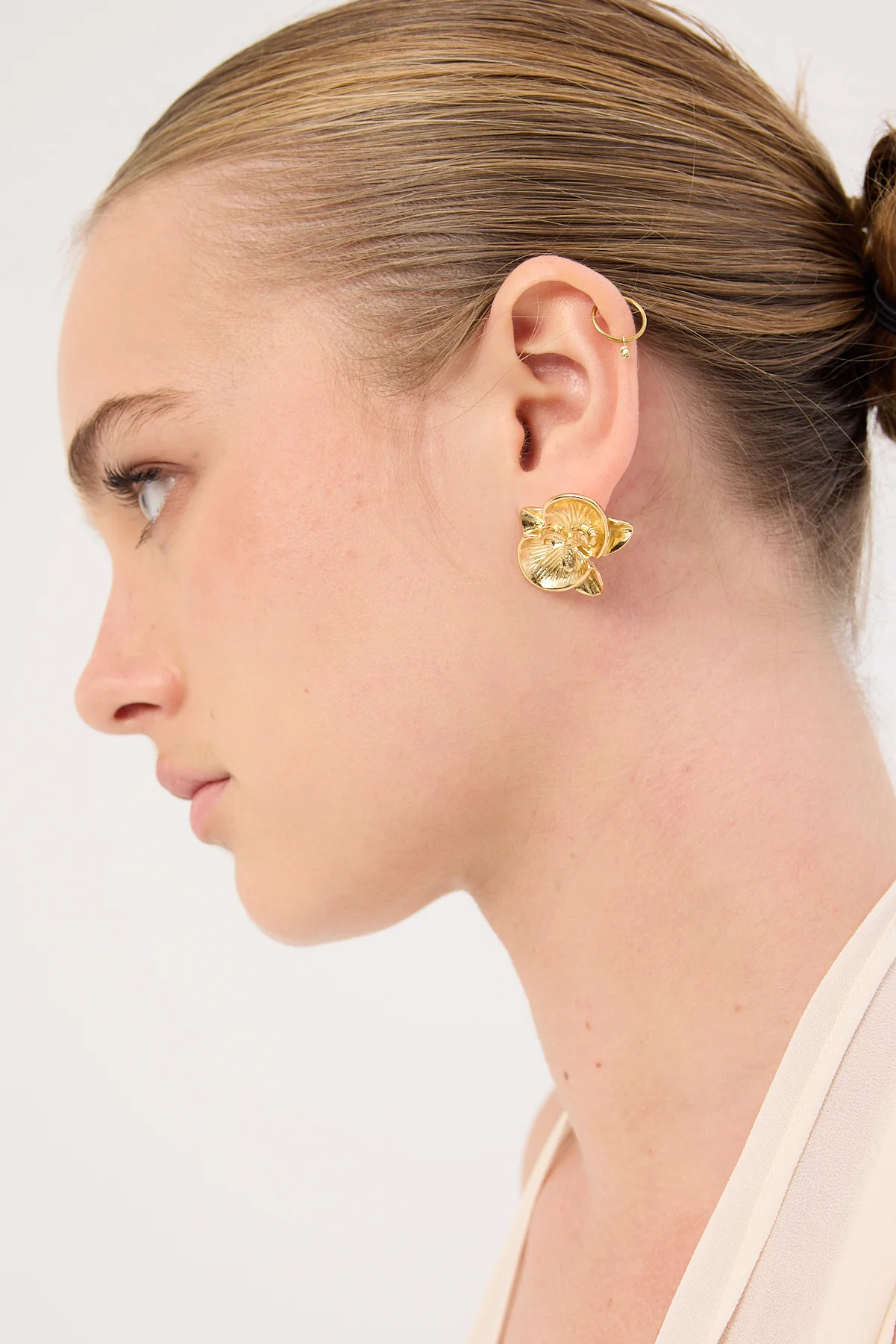 Token Belle Orchid Earring Gold - Image 3