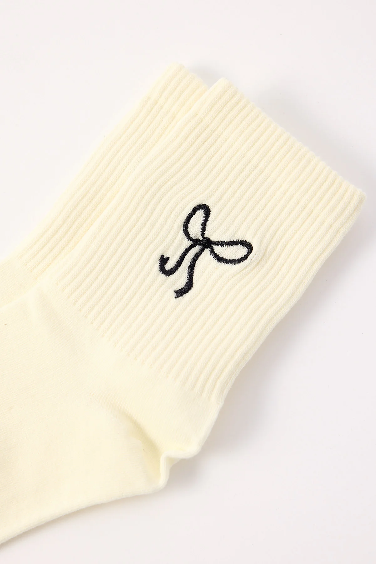 Token Bow Motif Sock White - Image 2