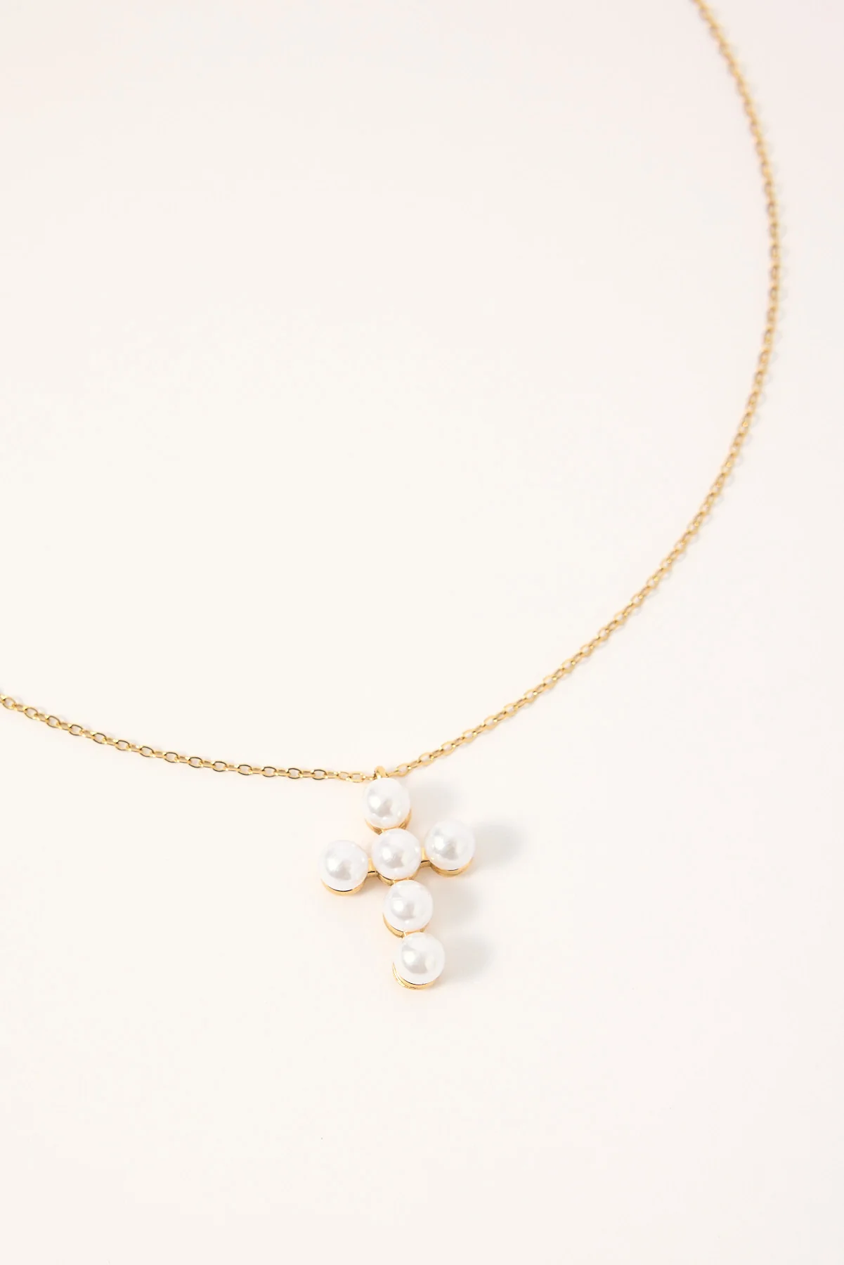 Token Elaine Cross Pearl Necklace Gold - Image 2