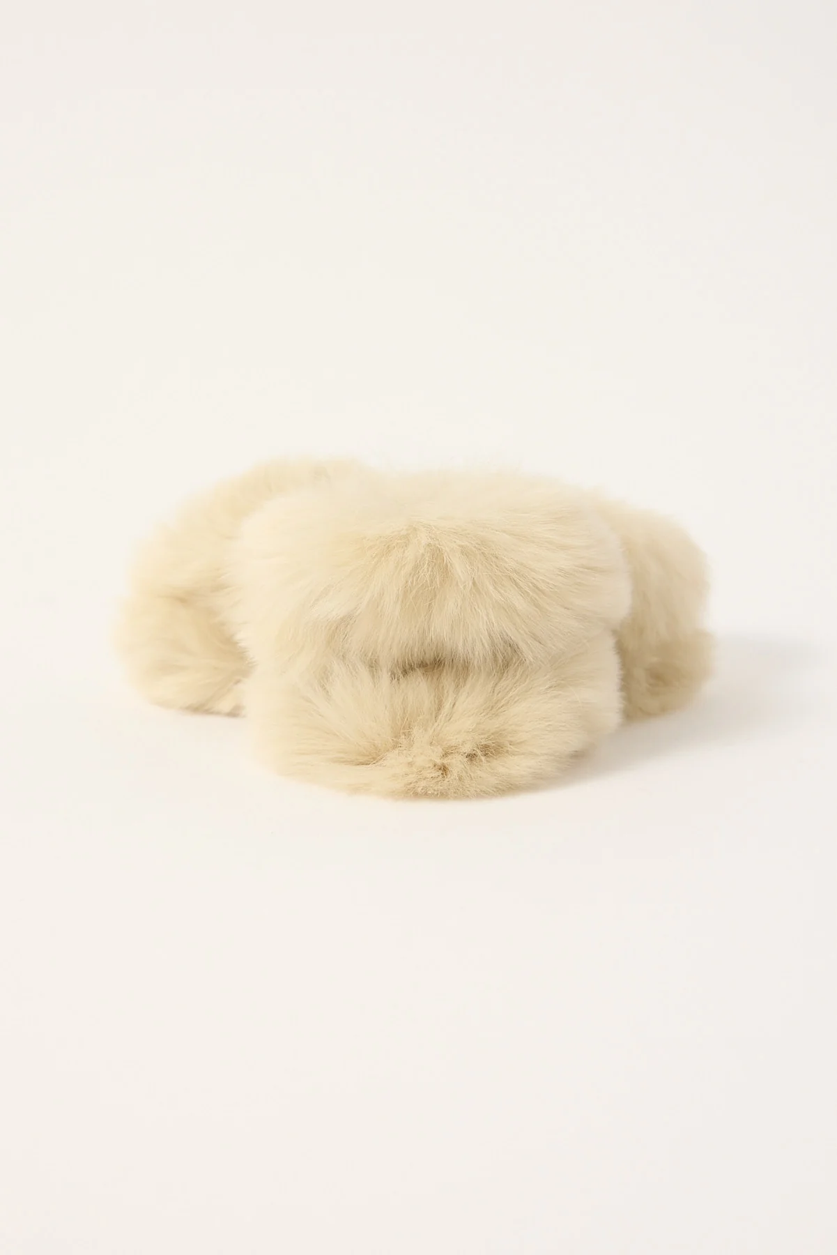 Token Fluffy Hair Claw Clip Cream - Image 3