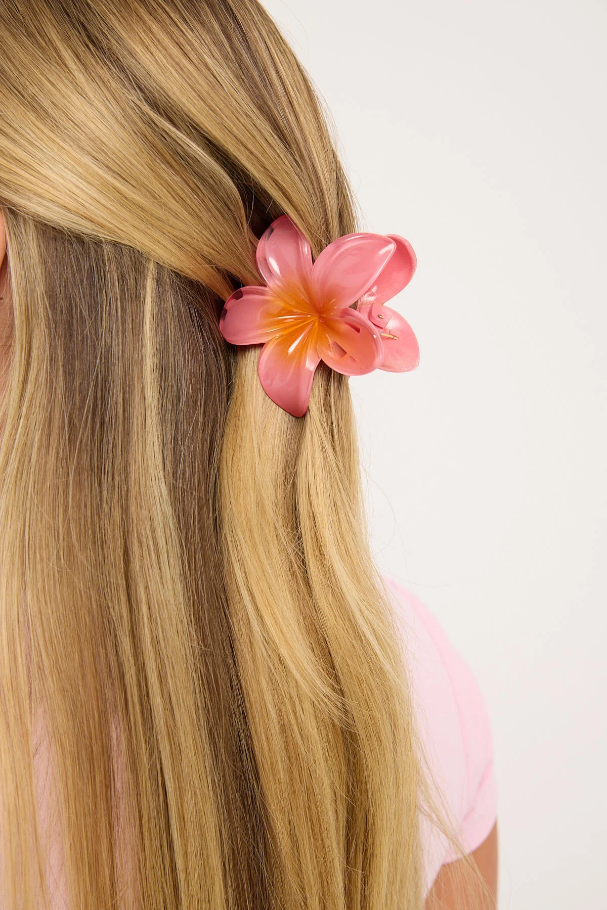 Token Frangipani Flower Claw Clip Pink - Image 4