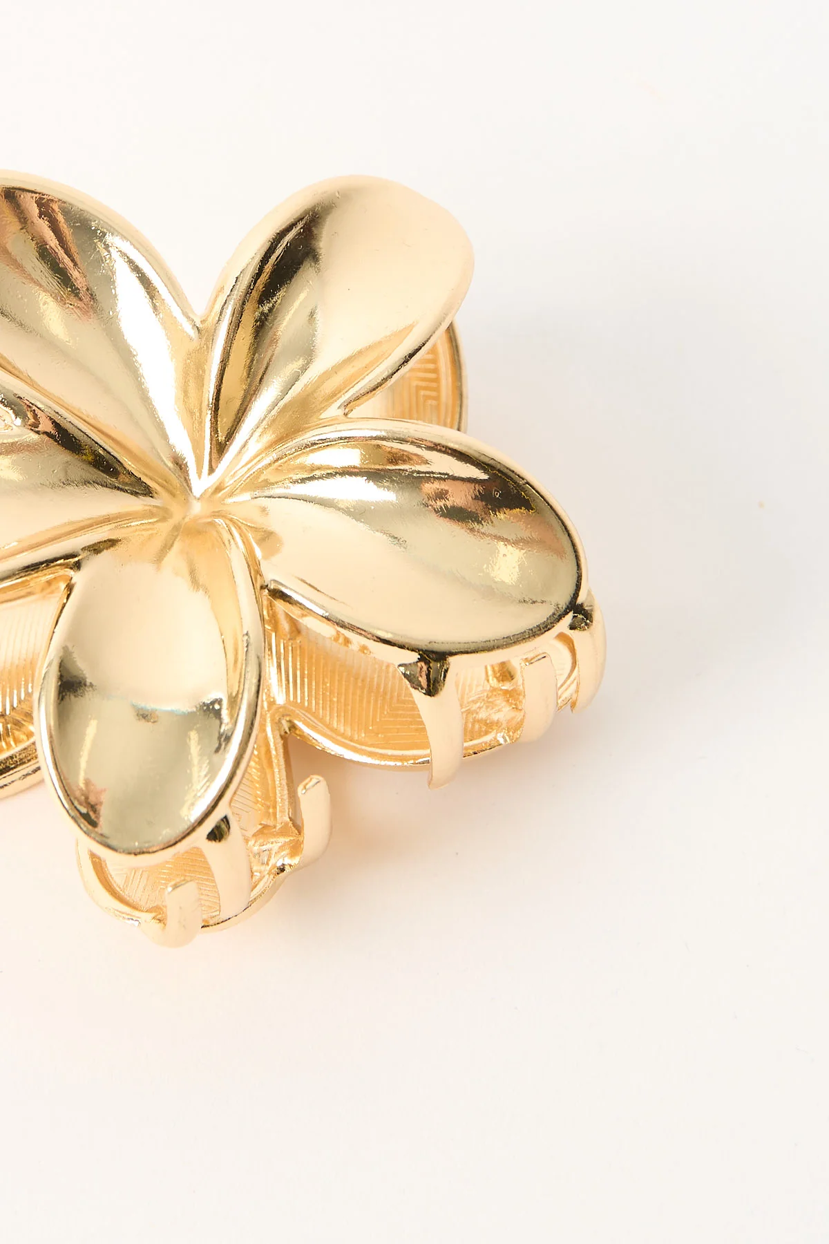 Token Frangipani Flower Hair Claw Gold - Image 2