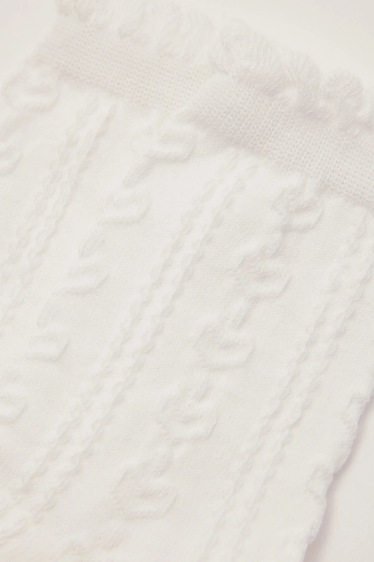 Token Knit Heart Sock White - Image 2