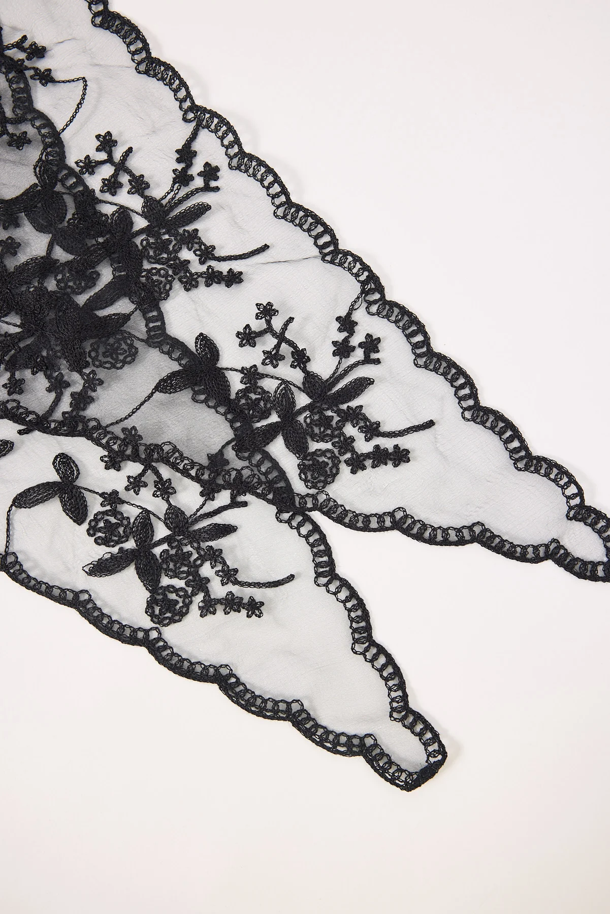 Token Lace Headscarf Black - Image 3