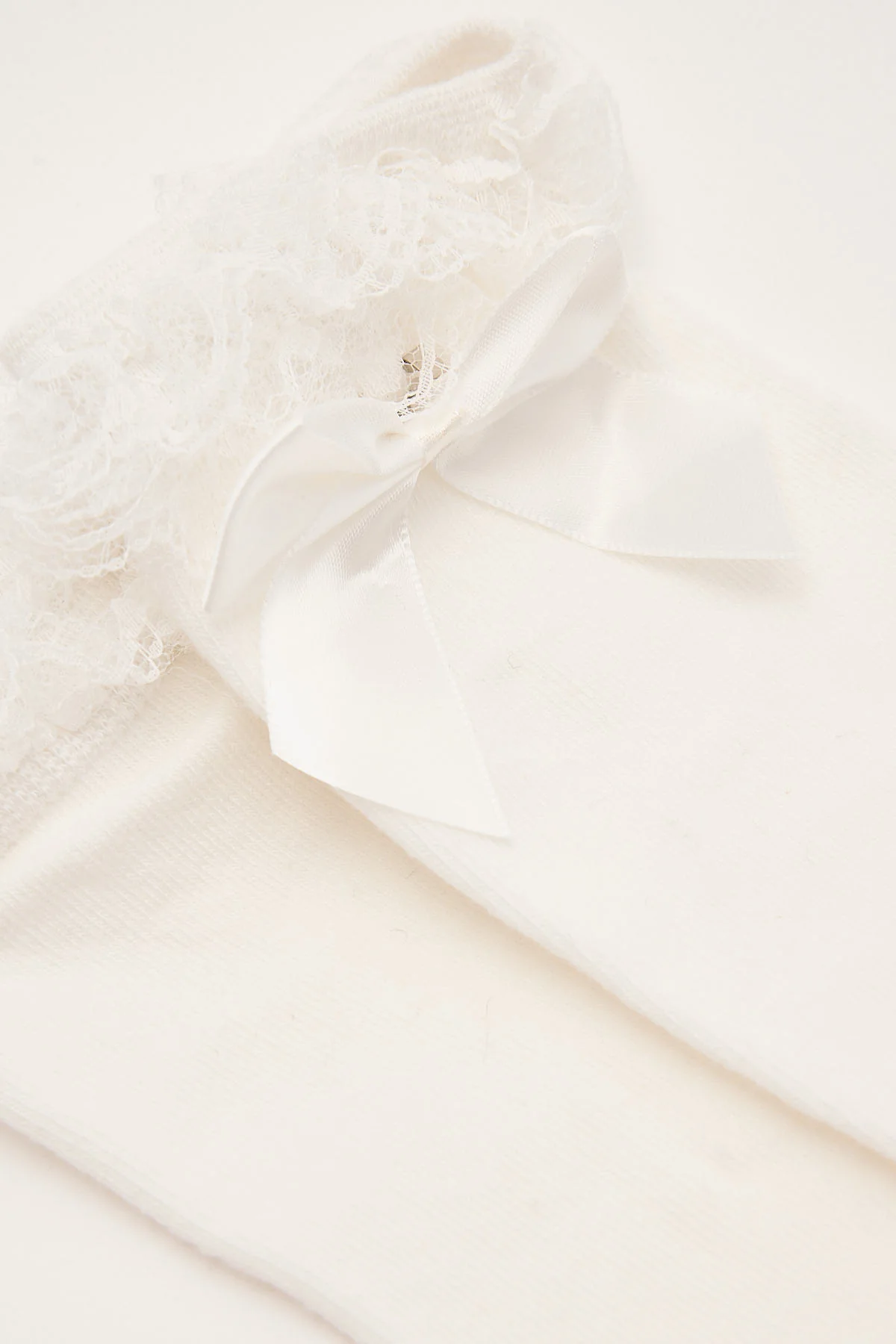 Token Long Lace Frill Bow Sock White - Image 2
