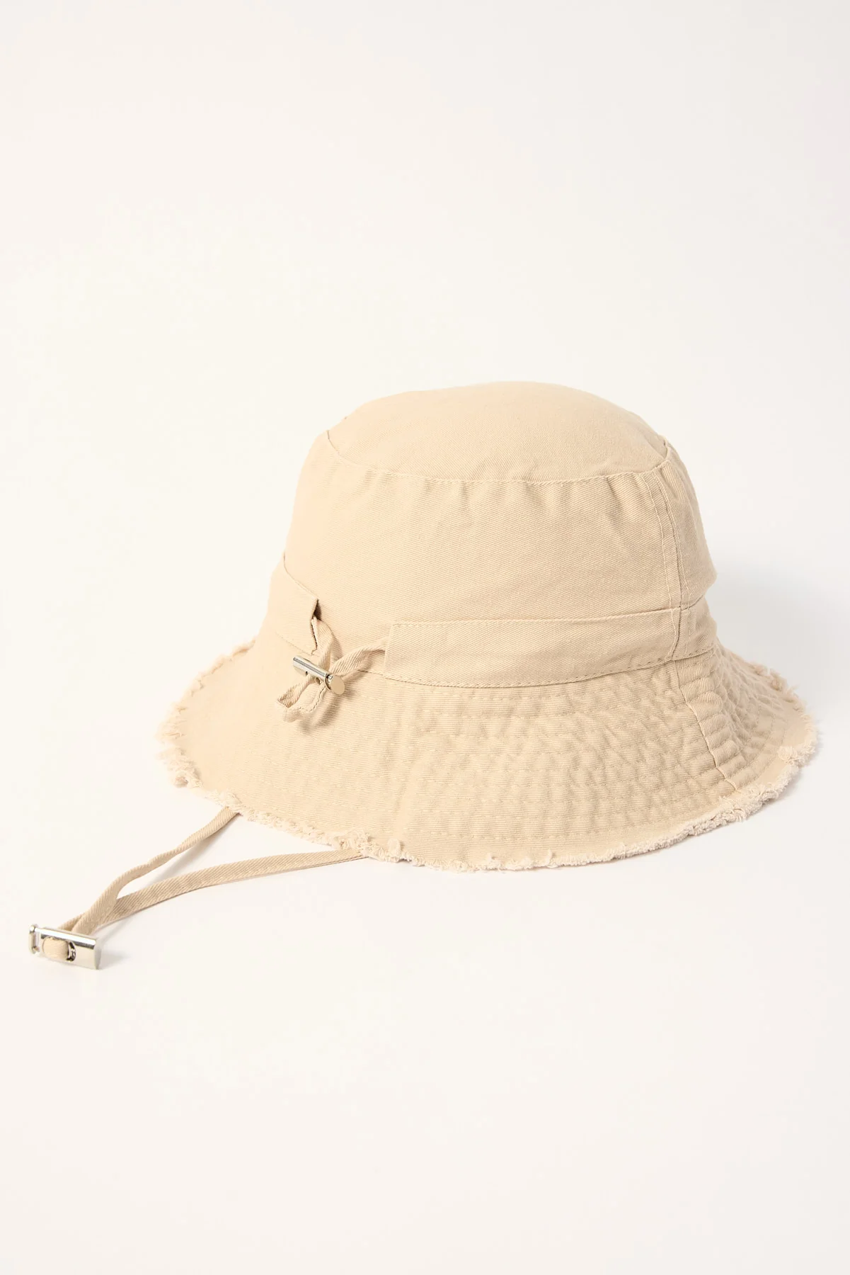 Token Poppy Frayed Bucket Hat White - Image 3