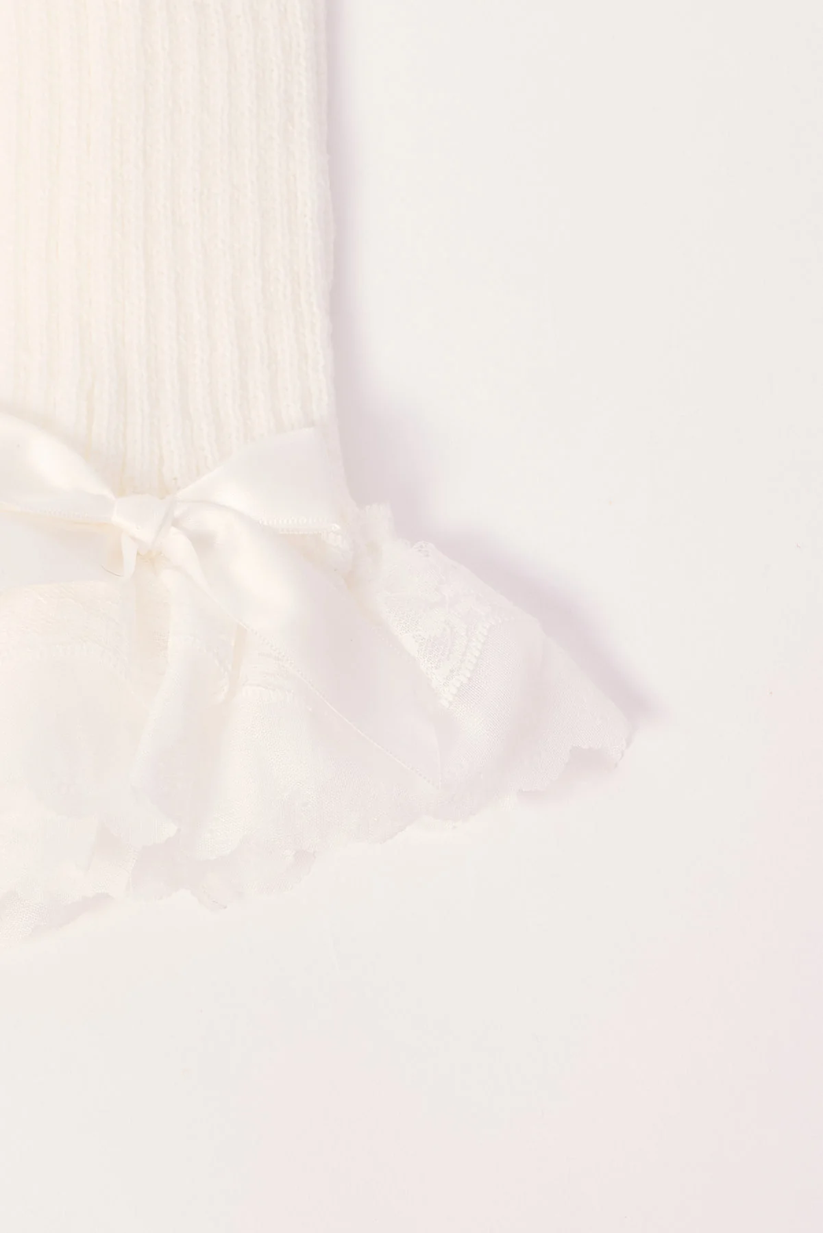 Token Sugar Bow Leg Warmer Cream - Image 2