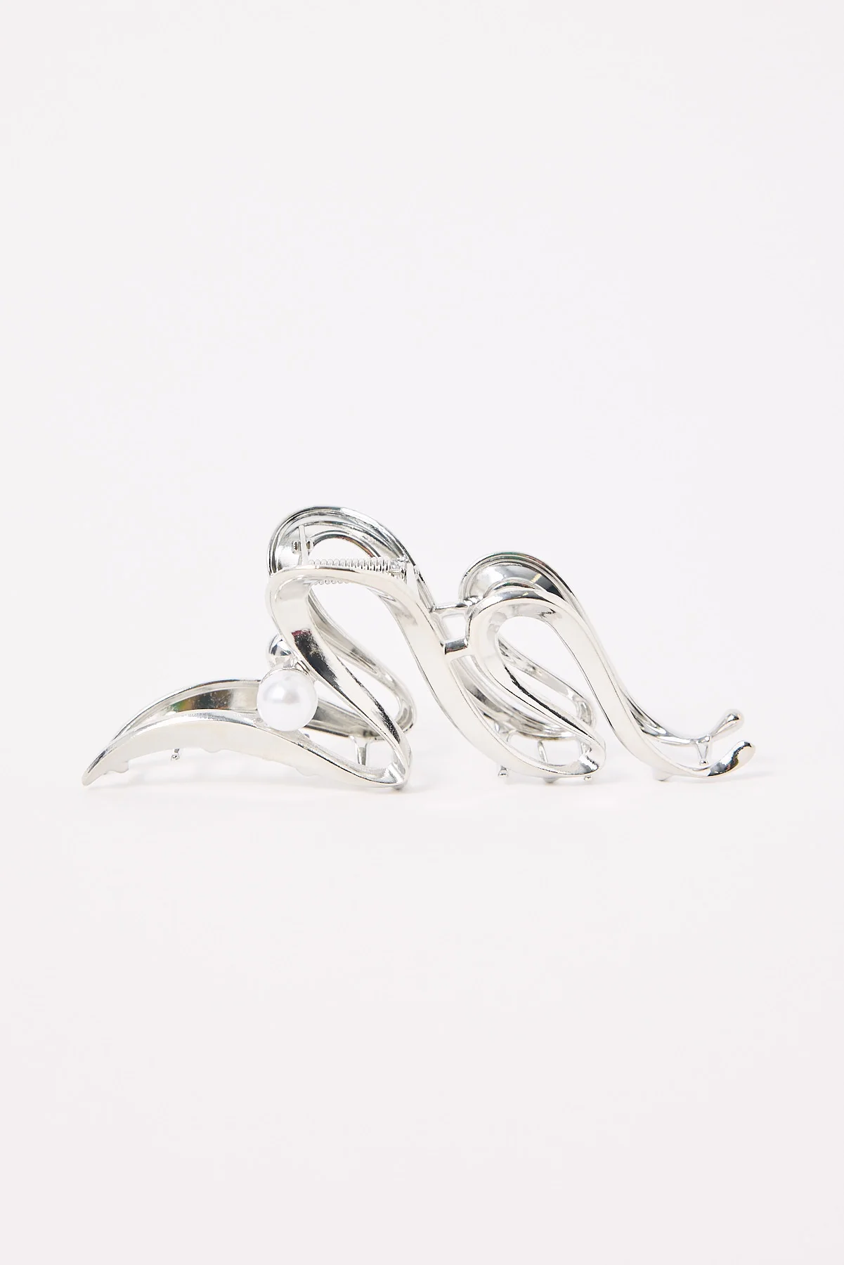 Token Swirly Pearl Claw Clip Silver