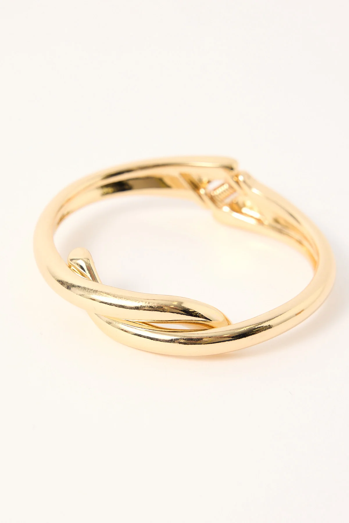 Token Teigan Twist Bangle Gold - Image 2