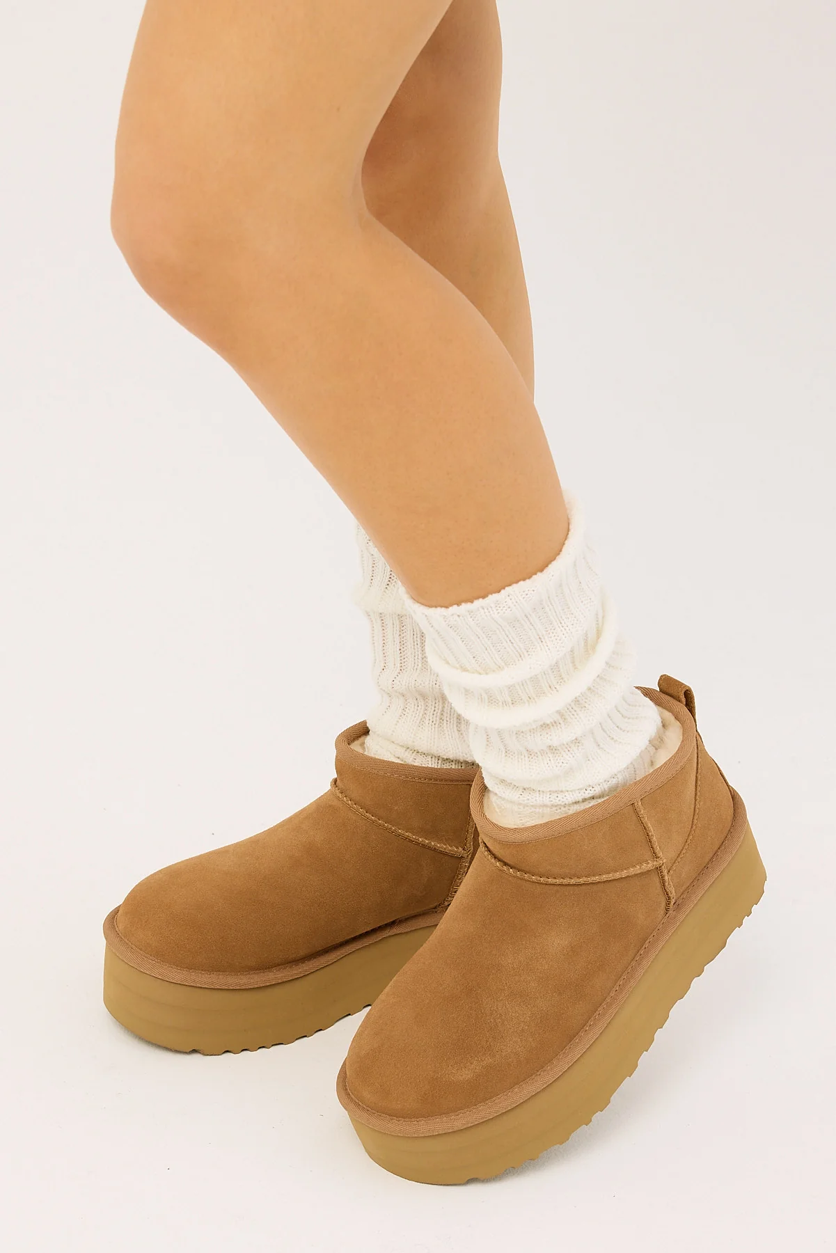 Token Turnout Leg Warmers White - Image 3