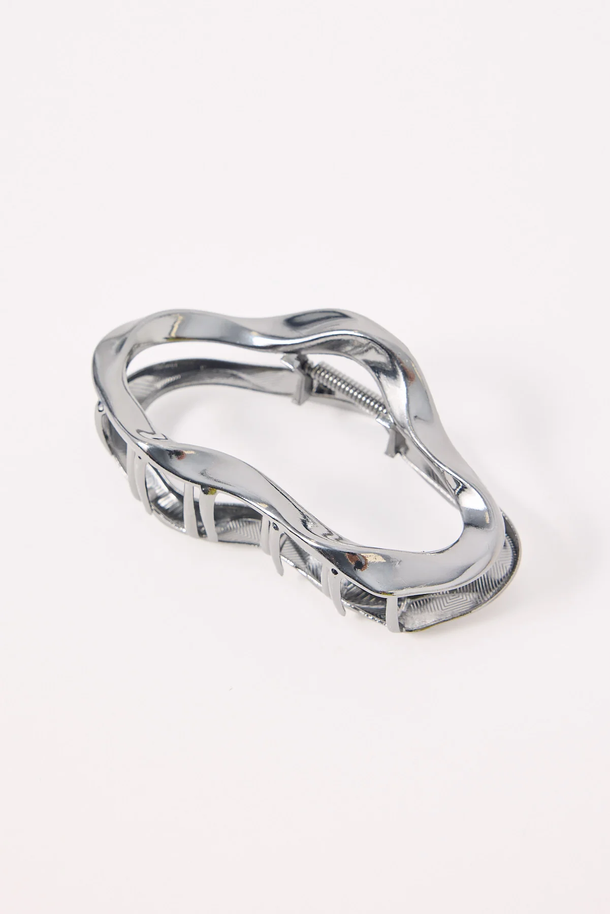 Token Wave Claw Clip Gunmetal - Image 4