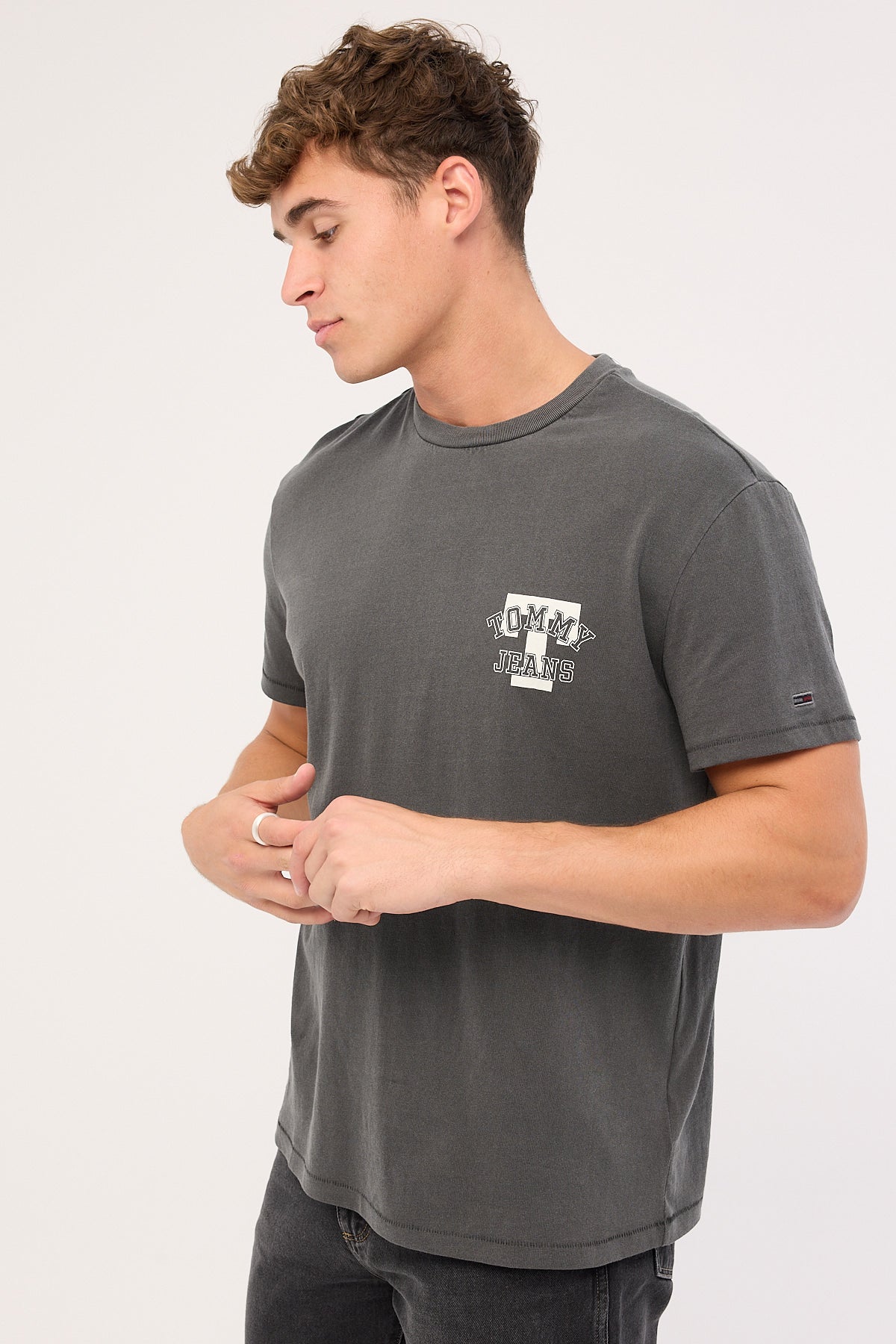 Tommy Jeans Regular Graphic Tee Black - Image 4