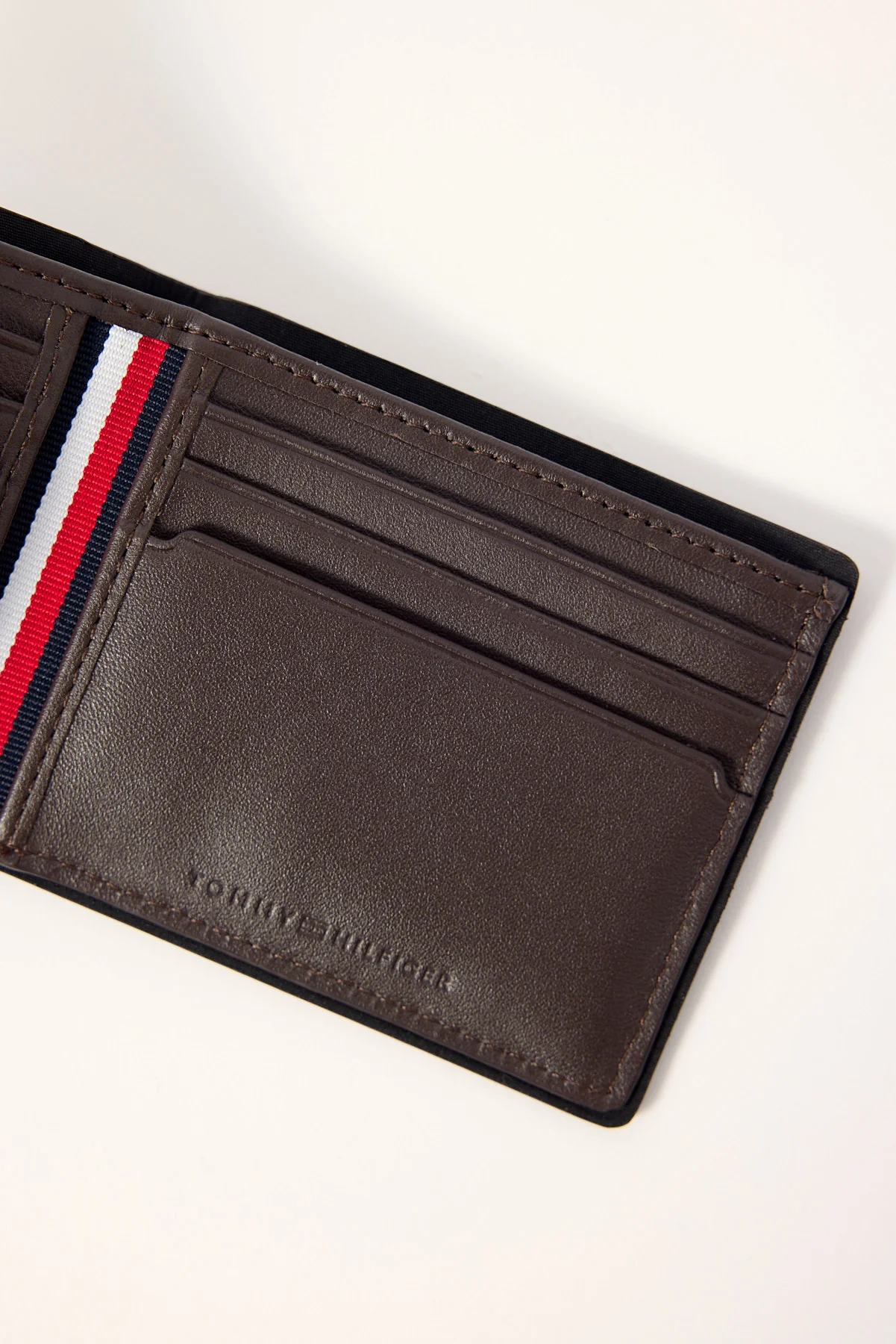 Tommy Jeans TH Corp Mini CC Wallet Coffee Bean - Image 4