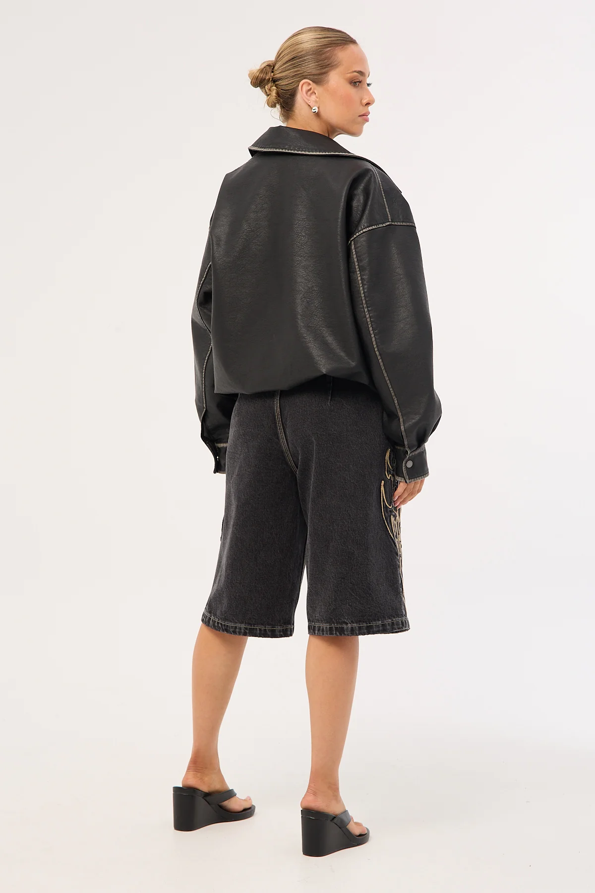 Worship At Peace 00s Big Baggy Denim Short Black Rinse - Image 5