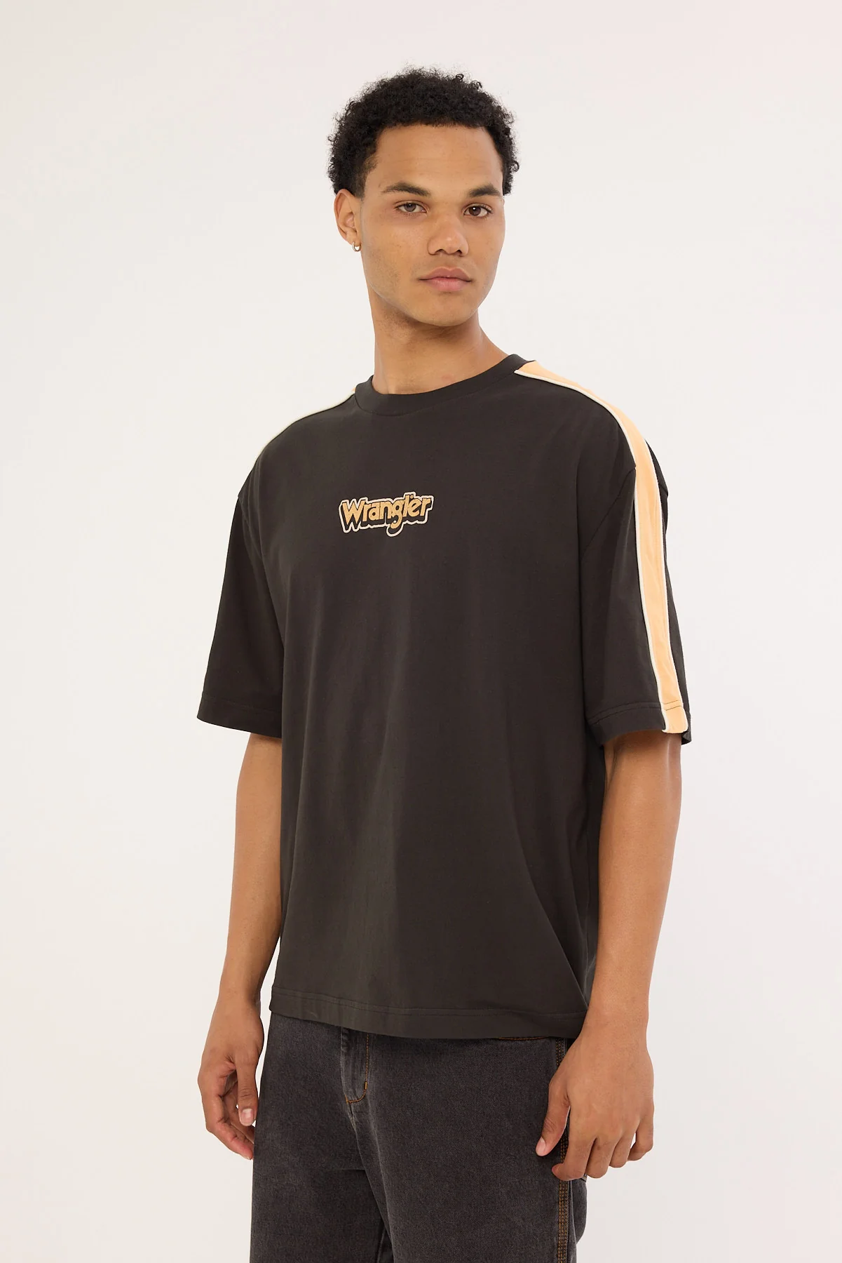 Wrangler Boxcar Panel Tee Worn Black - Image 5