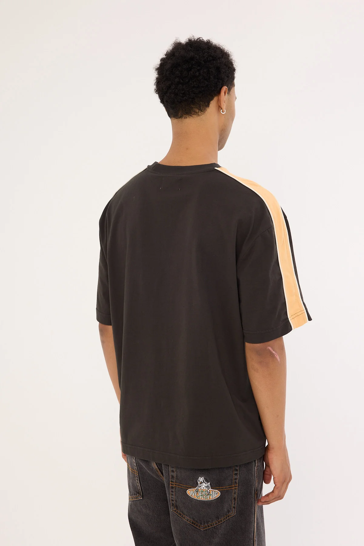 Wrangler Boxcar Panel Tee Worn Black - Image 6