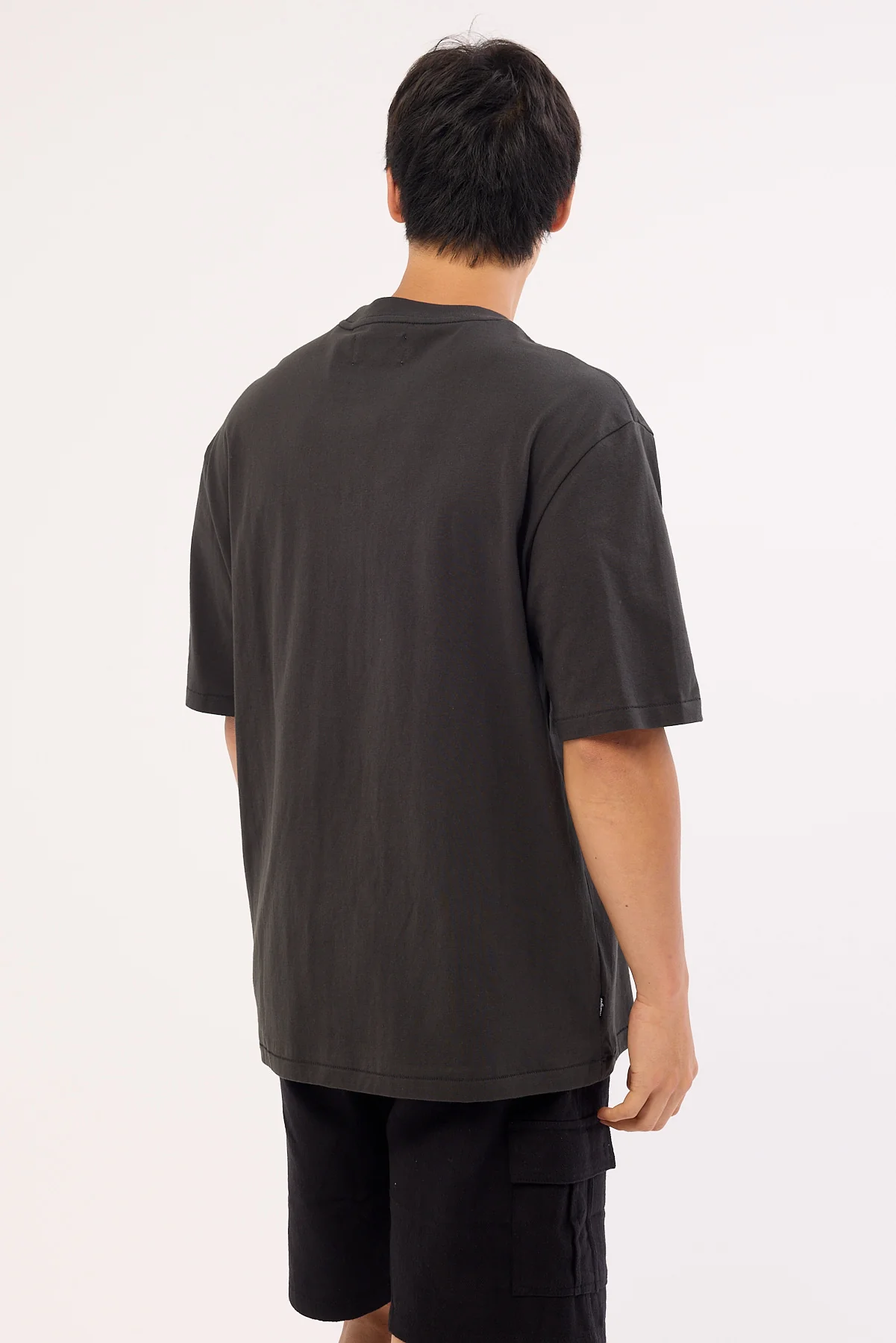 Wrangler Recharge Slacker Tee Worn Black - Image 4