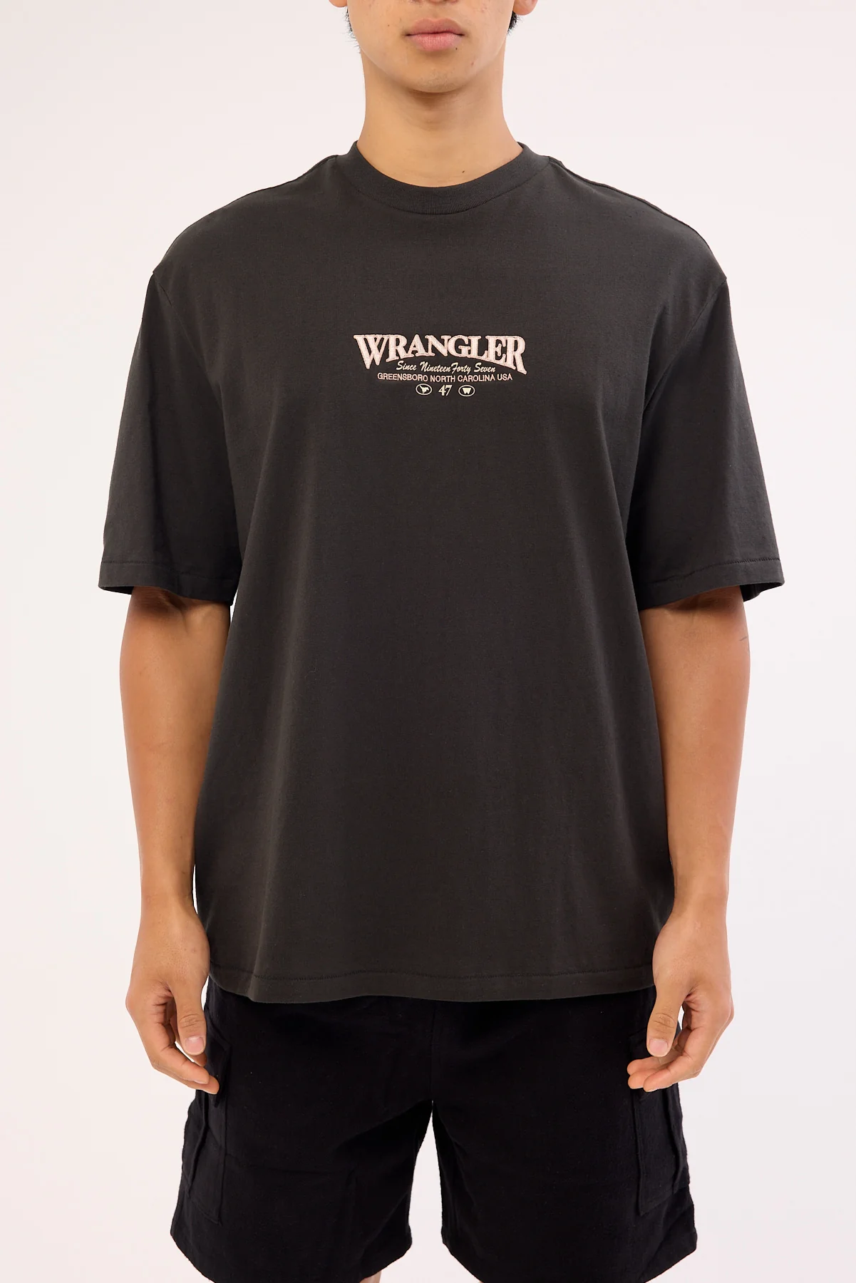 Wrangler Recharge Slacker Tee Worn Black - Image 6