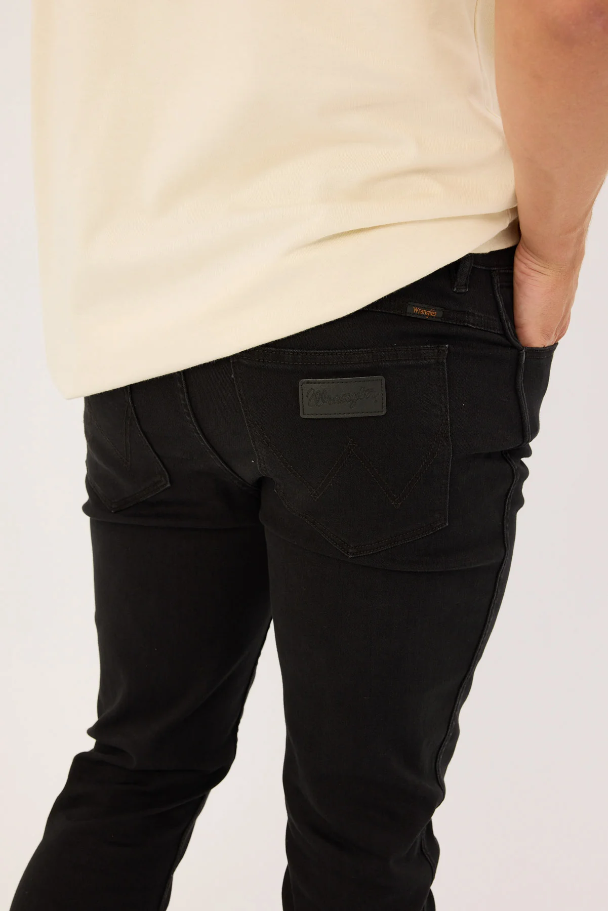 Wrangler Slater Jean Black Oak - Image 6